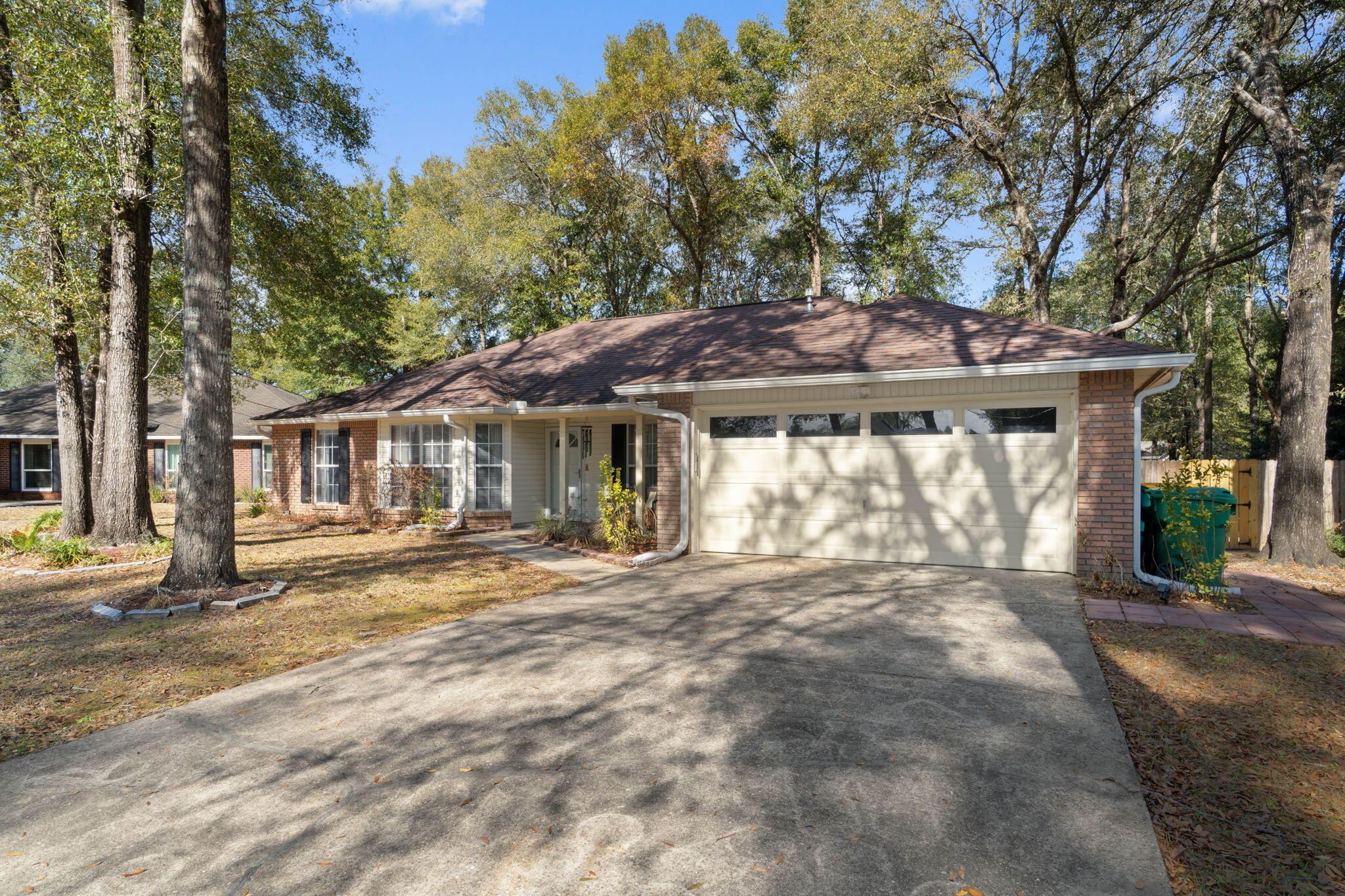 Outstanding home in a great location on a cul-de-sac.  Split bedroom Plan with Cathedral ceilings, corner gas fireplace, tiled foyer & Shower. Owners suite is complete w/ whirlpool tub & walk-in closet.  Large kitchen with Island and gas range.  seller enclosed the laundry room but the two car garage still has shelving and additional workspace! Back yard is fully fenced, with perfect patio area and new outbuilding complete with electricity.