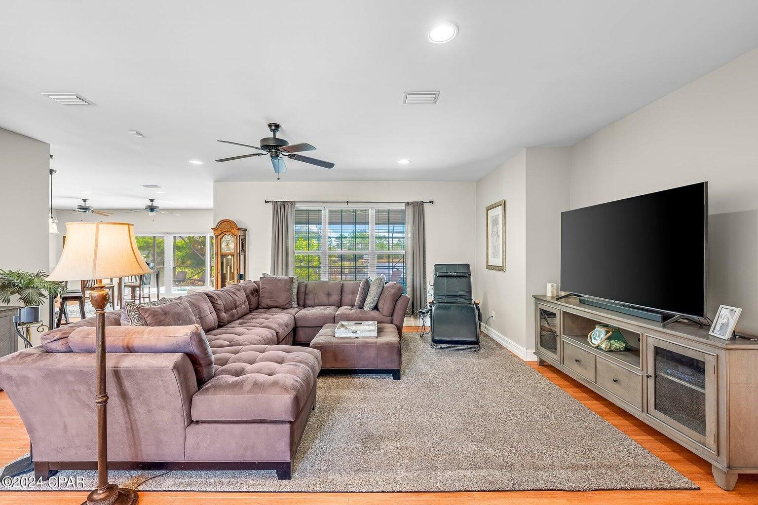 COLONY CLUB HARBOUR PH 1 - Residential