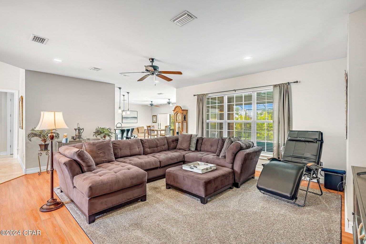 COLONY CLUB HARBOUR PH 1 - Residential