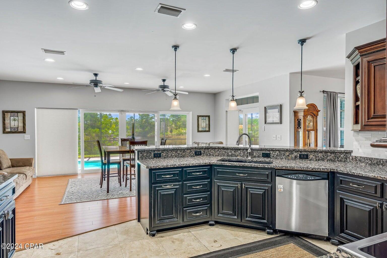 COLONY CLUB HARBOUR PH 1 - Residential