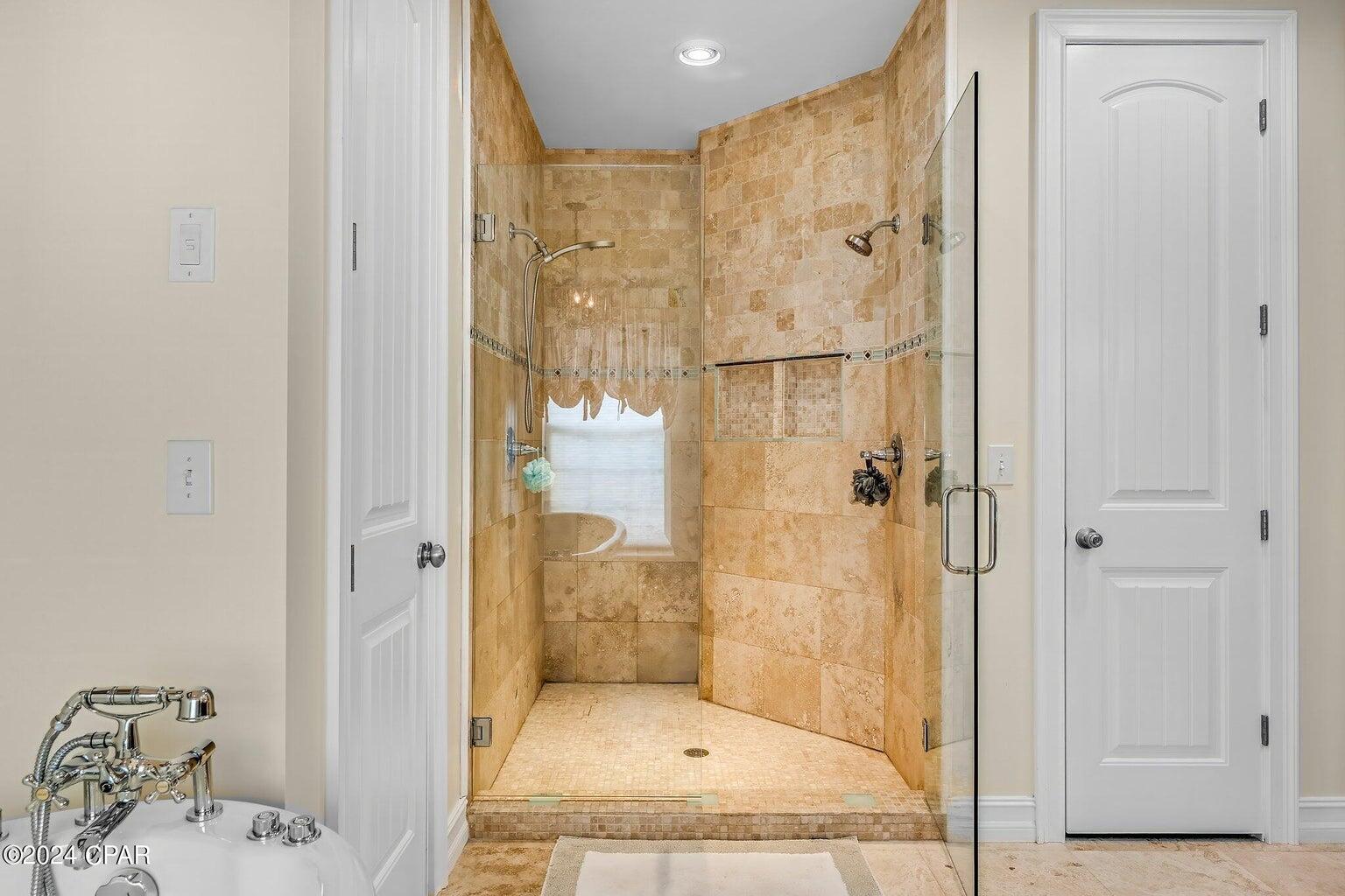 COLONY CLUB HARBOUR PH 1 - Residential