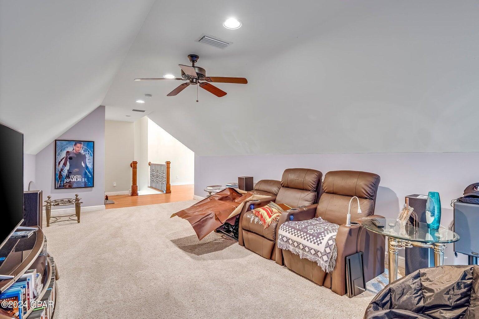 COLONY CLUB HARBOUR PH 1 - Residential