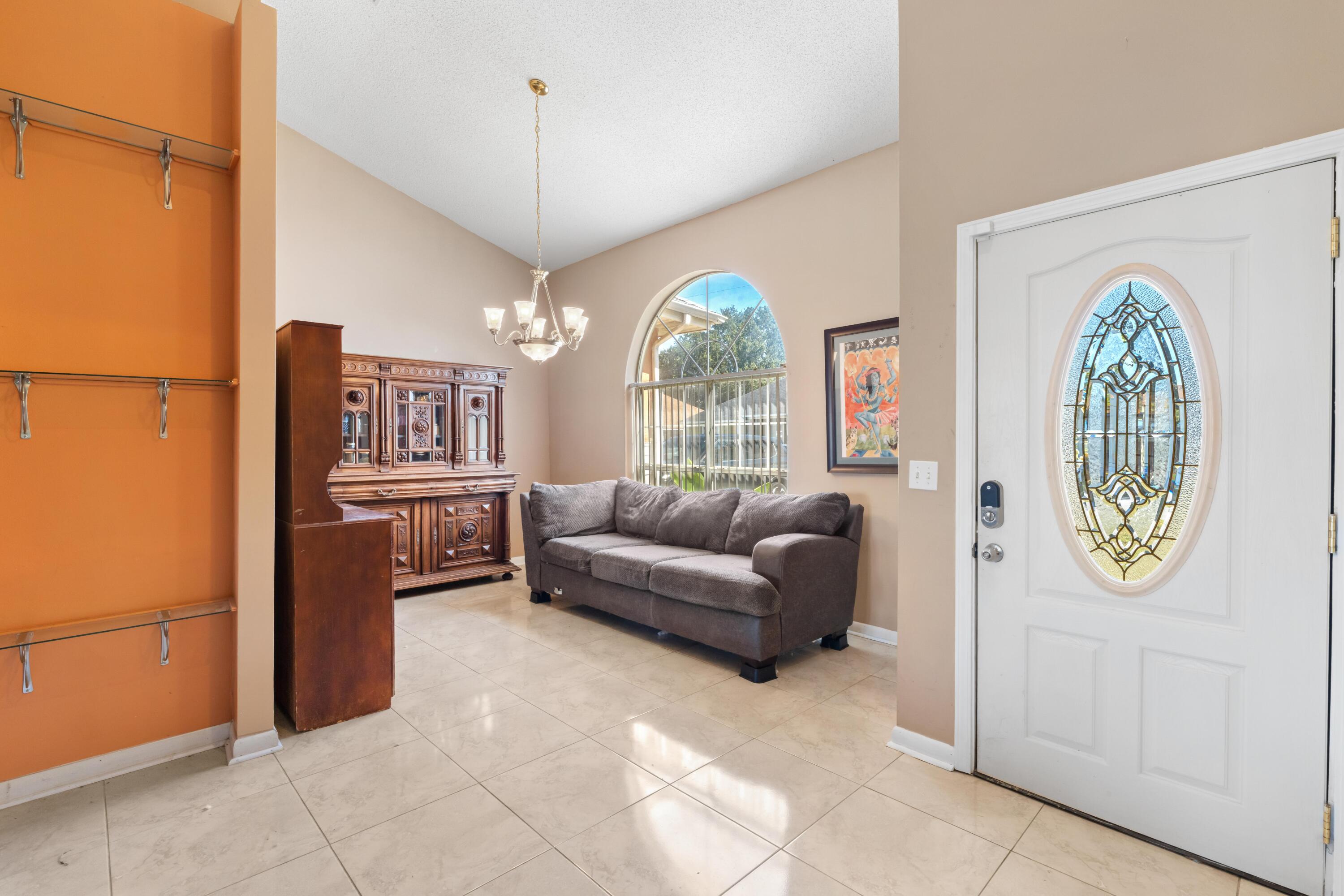 MARY ESTHER - Residential