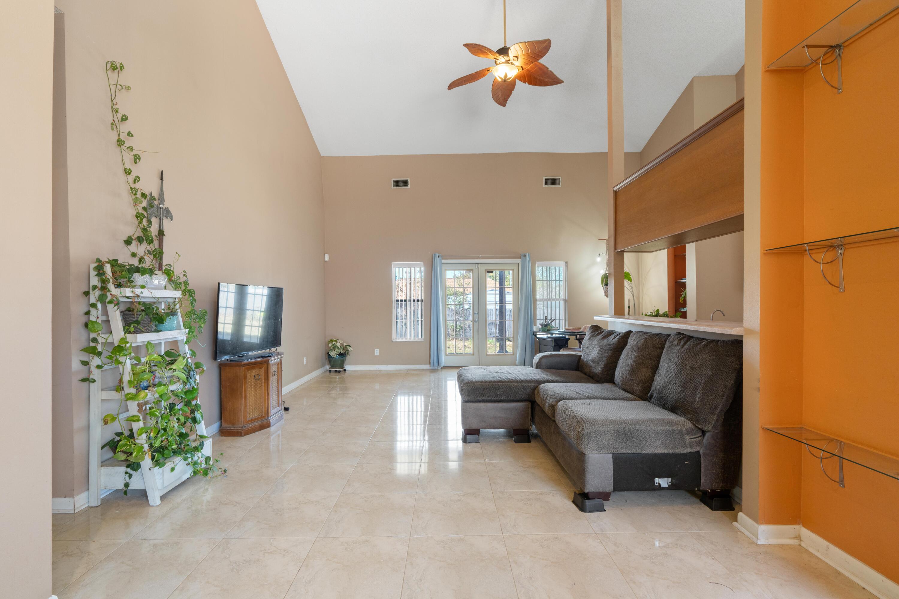 MARY ESTHER - Residential