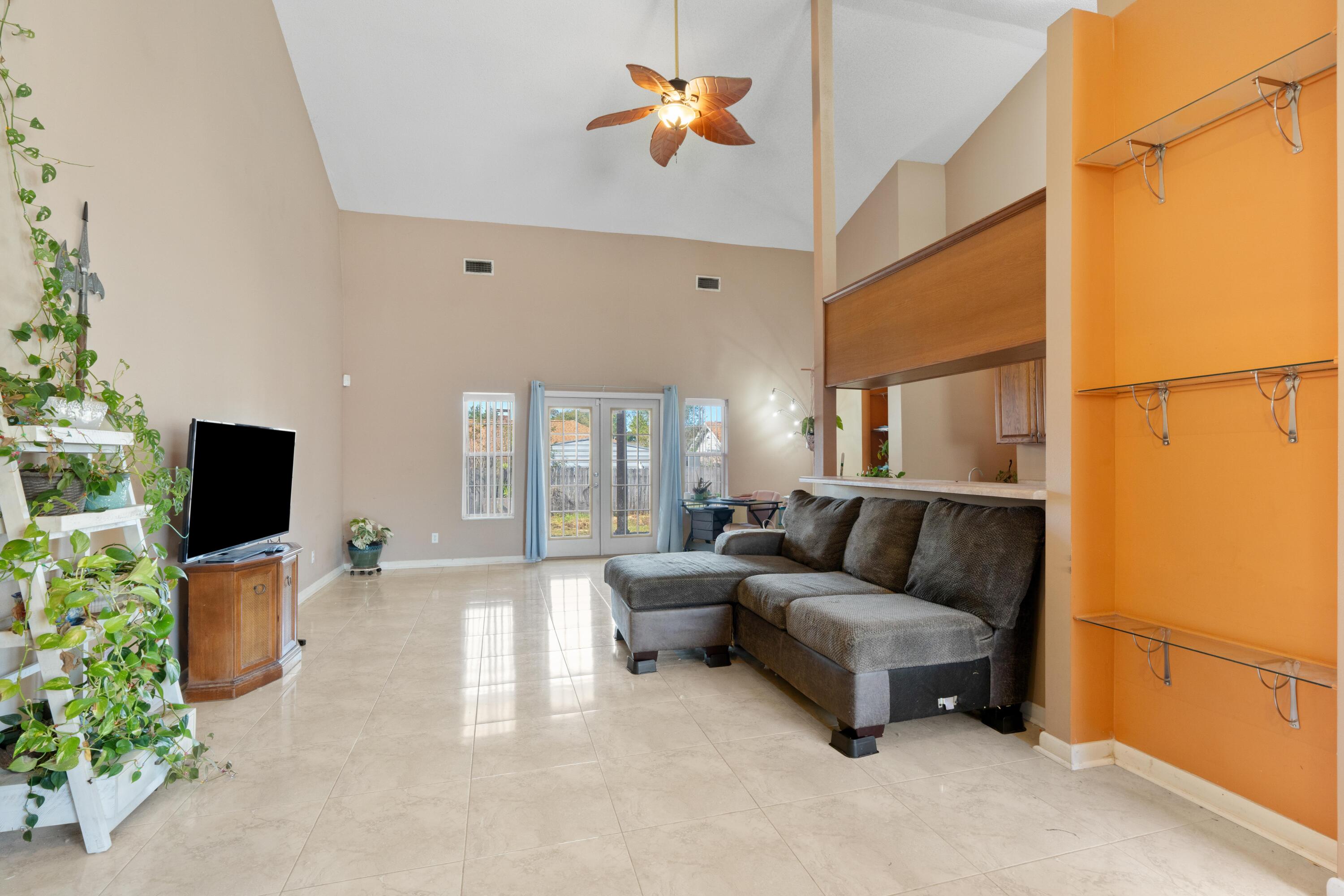 MARY ESTHER - Residential