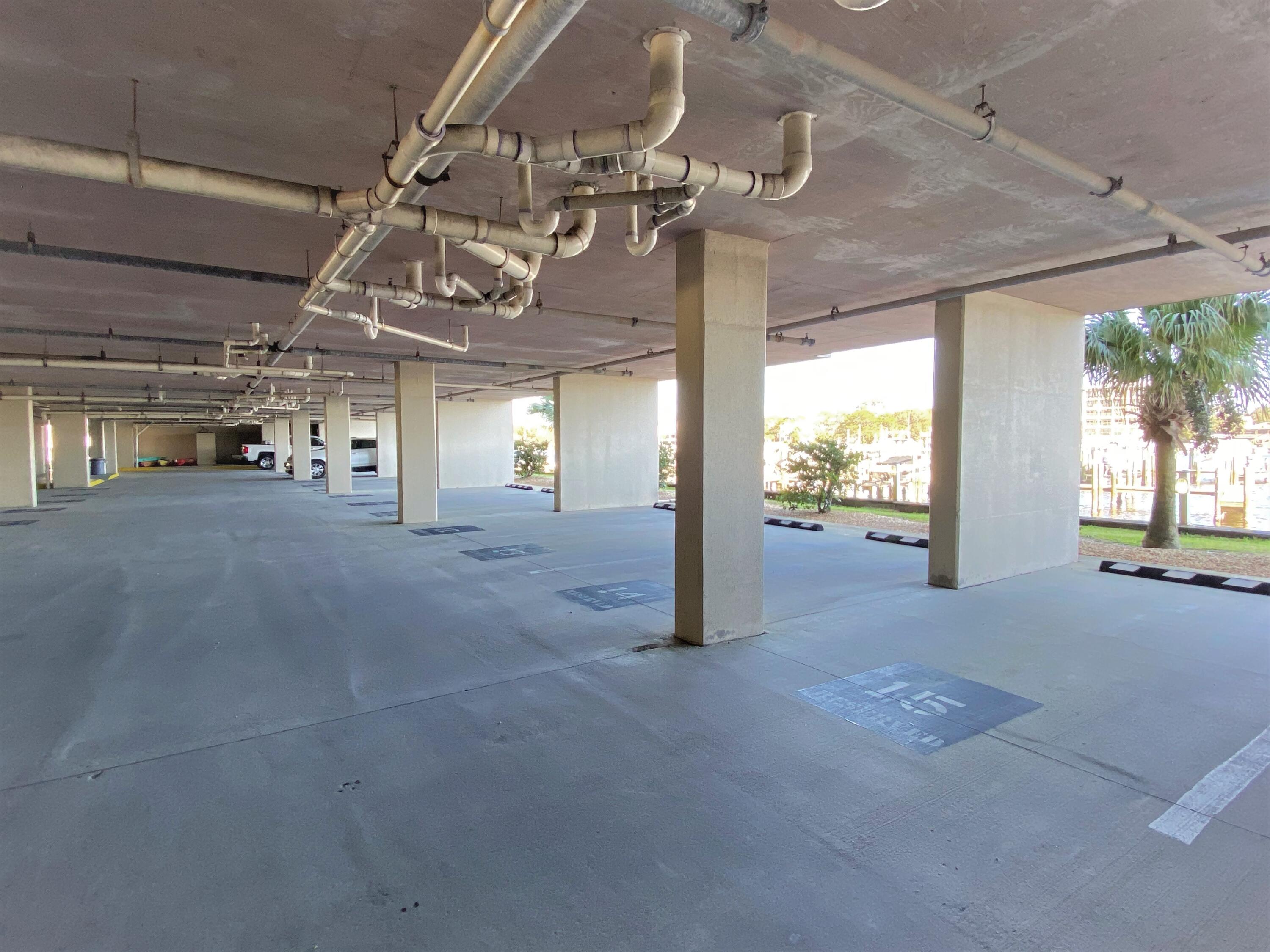 PALM COURT YACHT CLUB - Residential