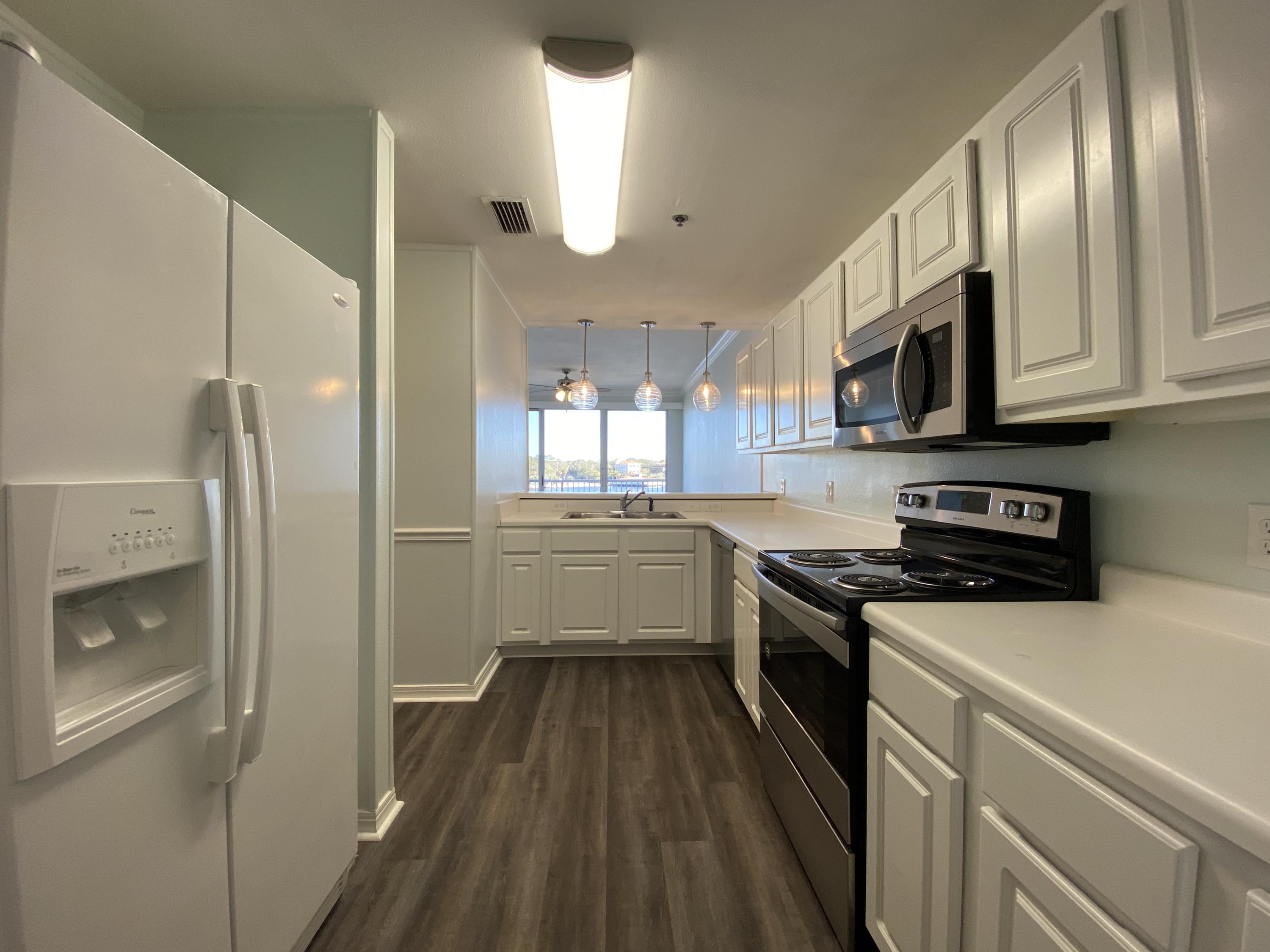 PALM COURT YACHT CLUB - Residential