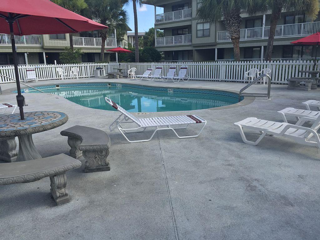 BEACHWOOD VILLAS CONDO - Residential