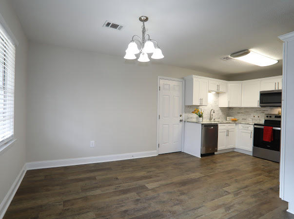 COUNTRY CLUB ESTATES 1ST ADDN - Residential