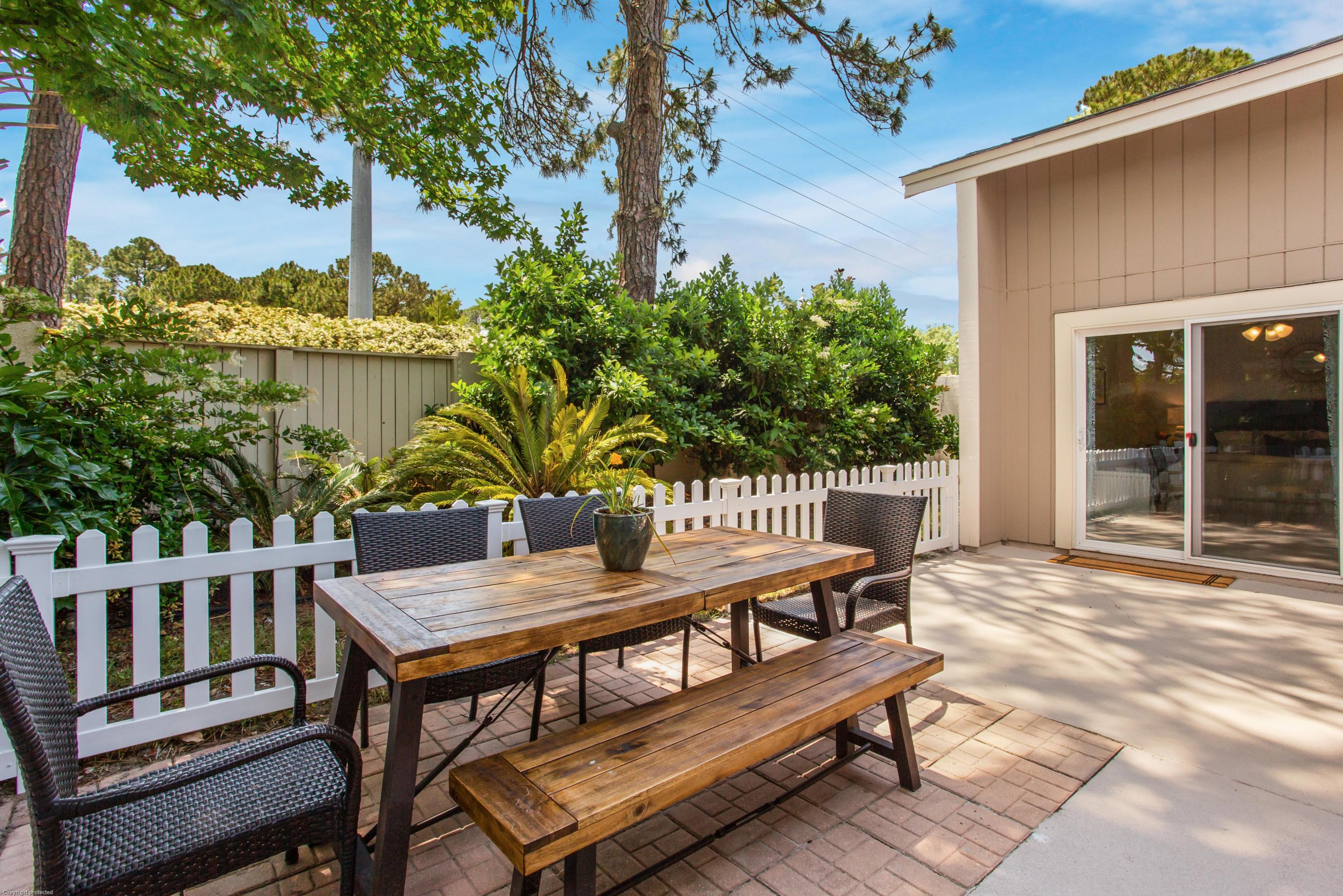 LINKSIDE VILLAGE UNIT 1 - Residential