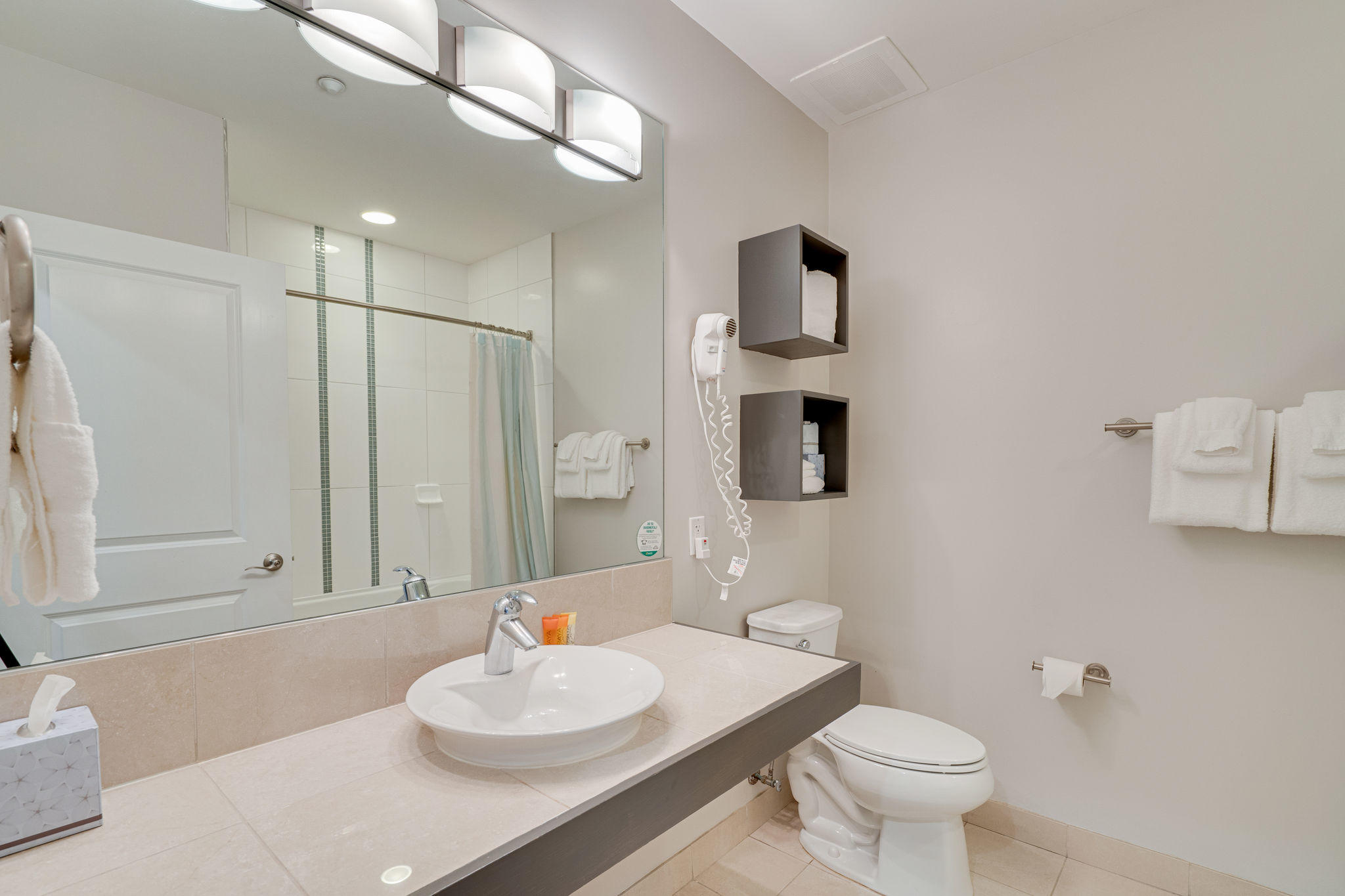 BAHIA CONDO - Residential