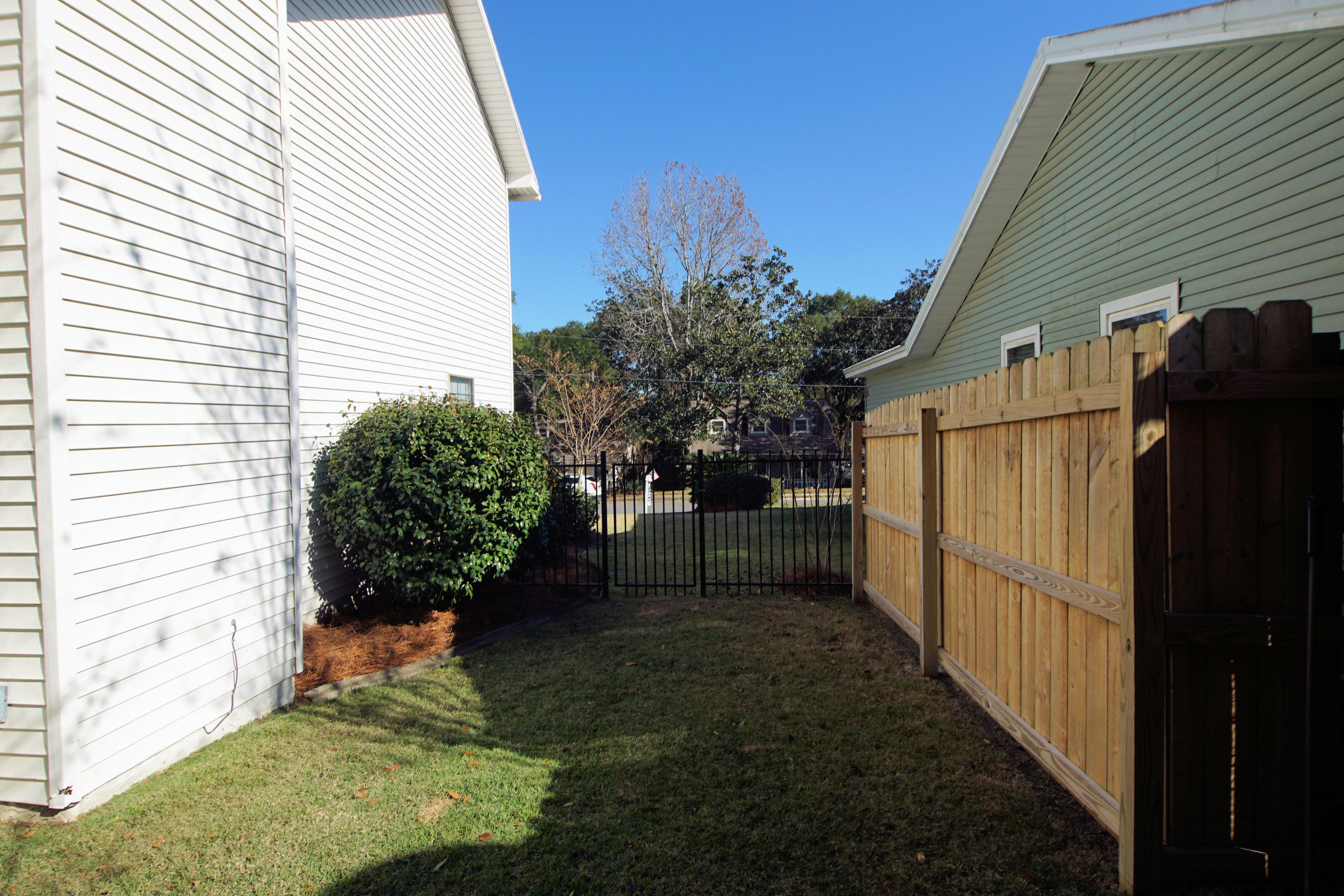 CREEKSIDE - Residential