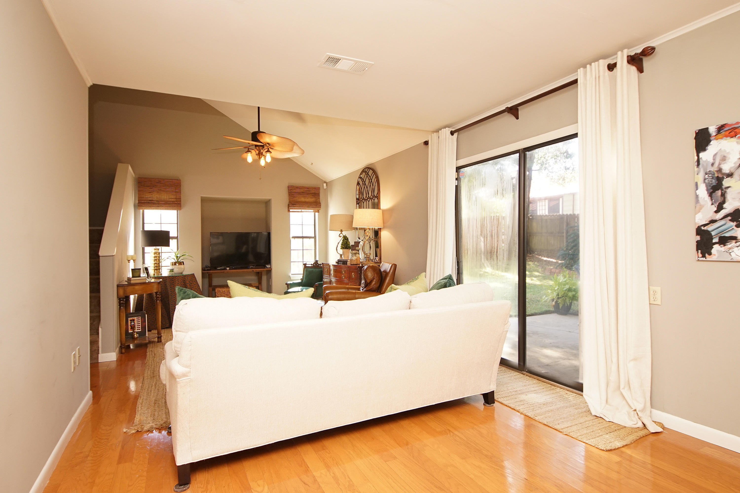 CREEKSIDE - Residential