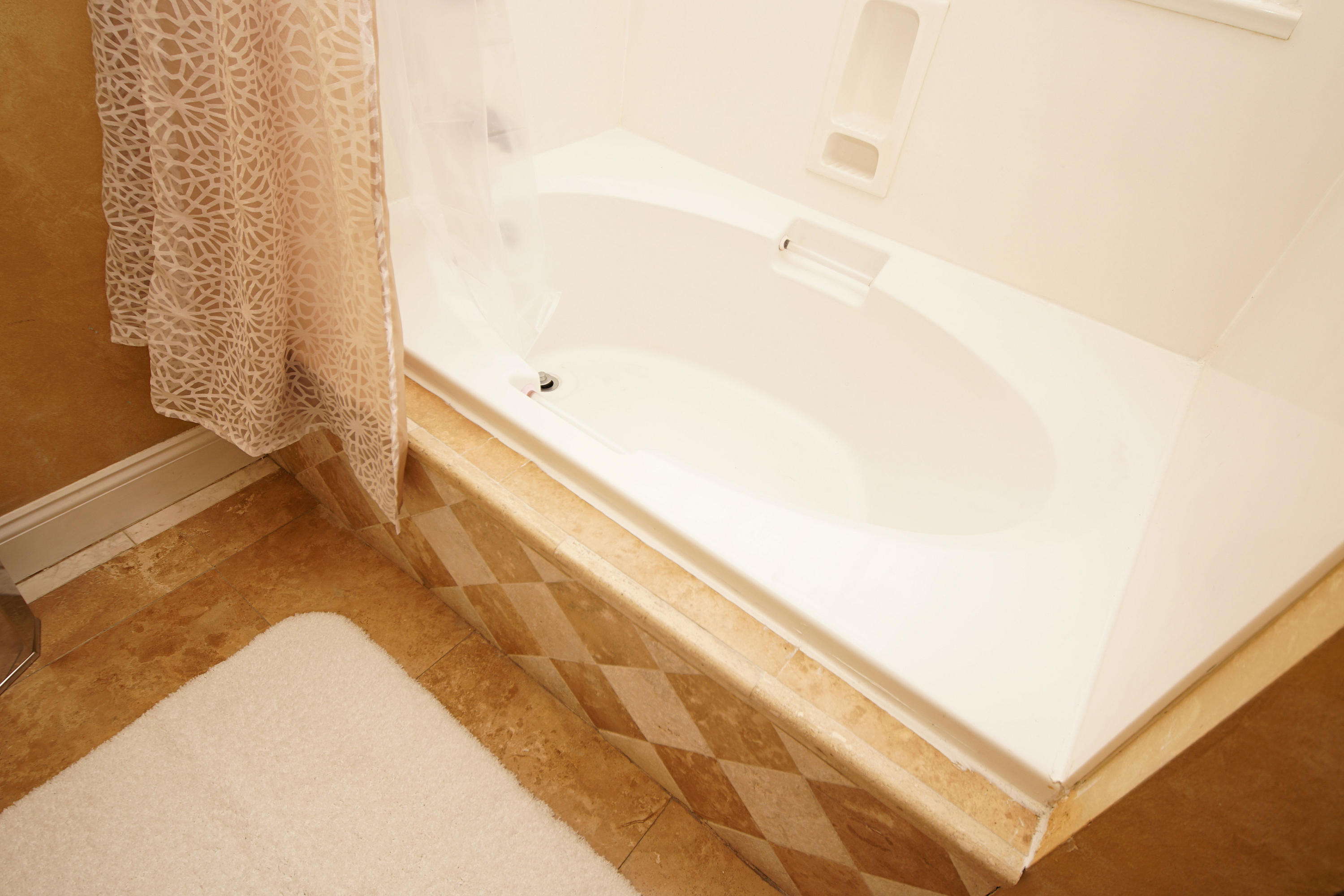 PINE KNOLL - Residential