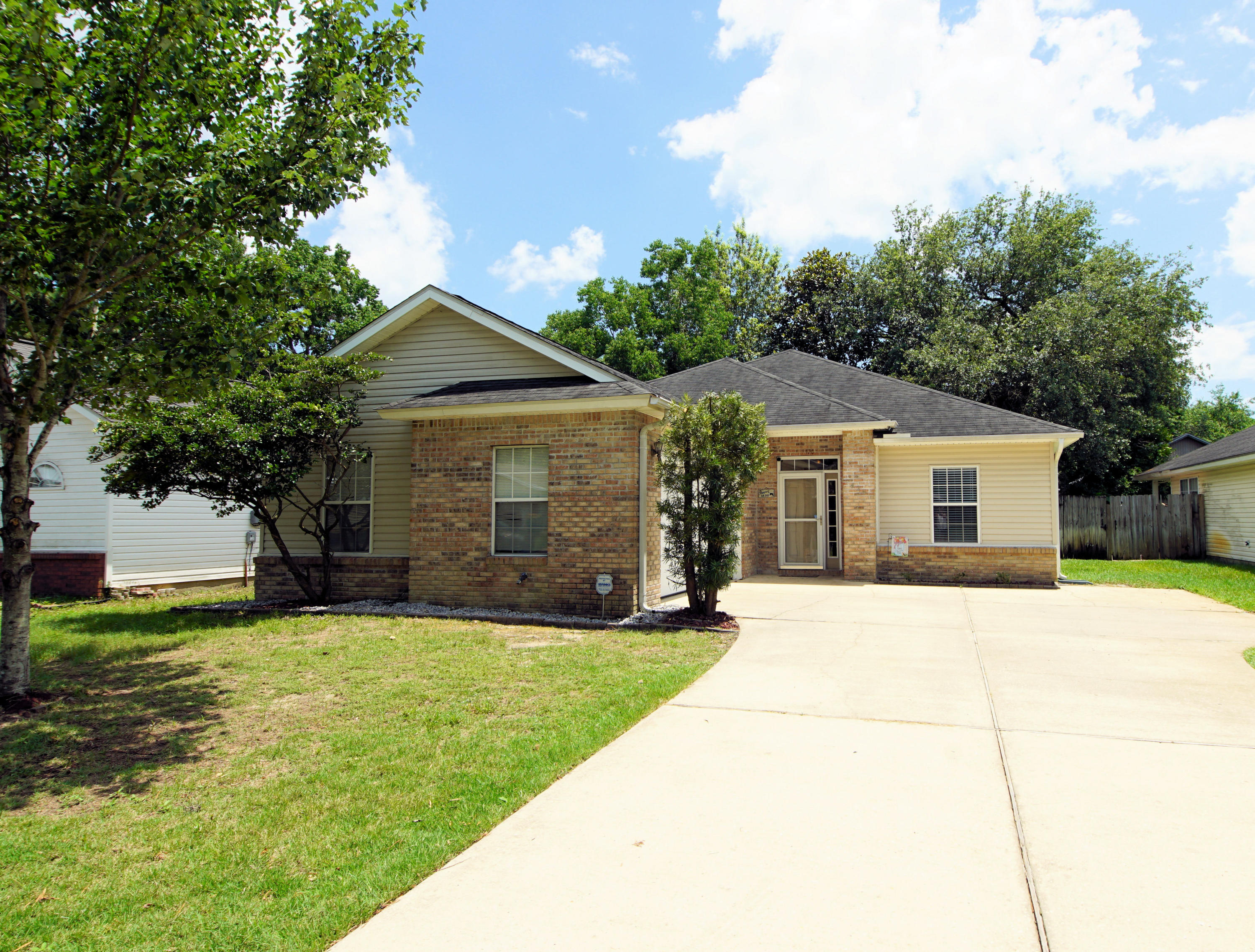 PINE KNOLL - Residential