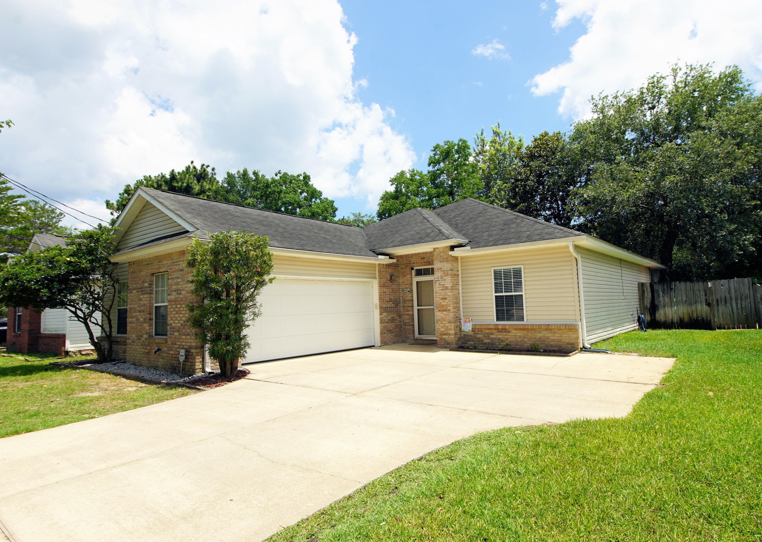 PINE KNOLL - Residential