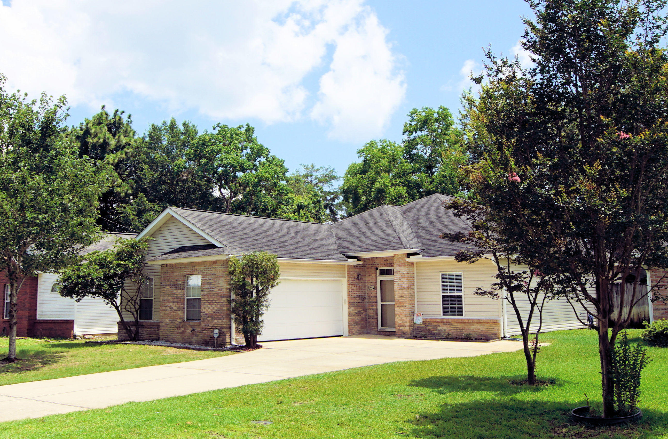 PINE KNOLL - Residential