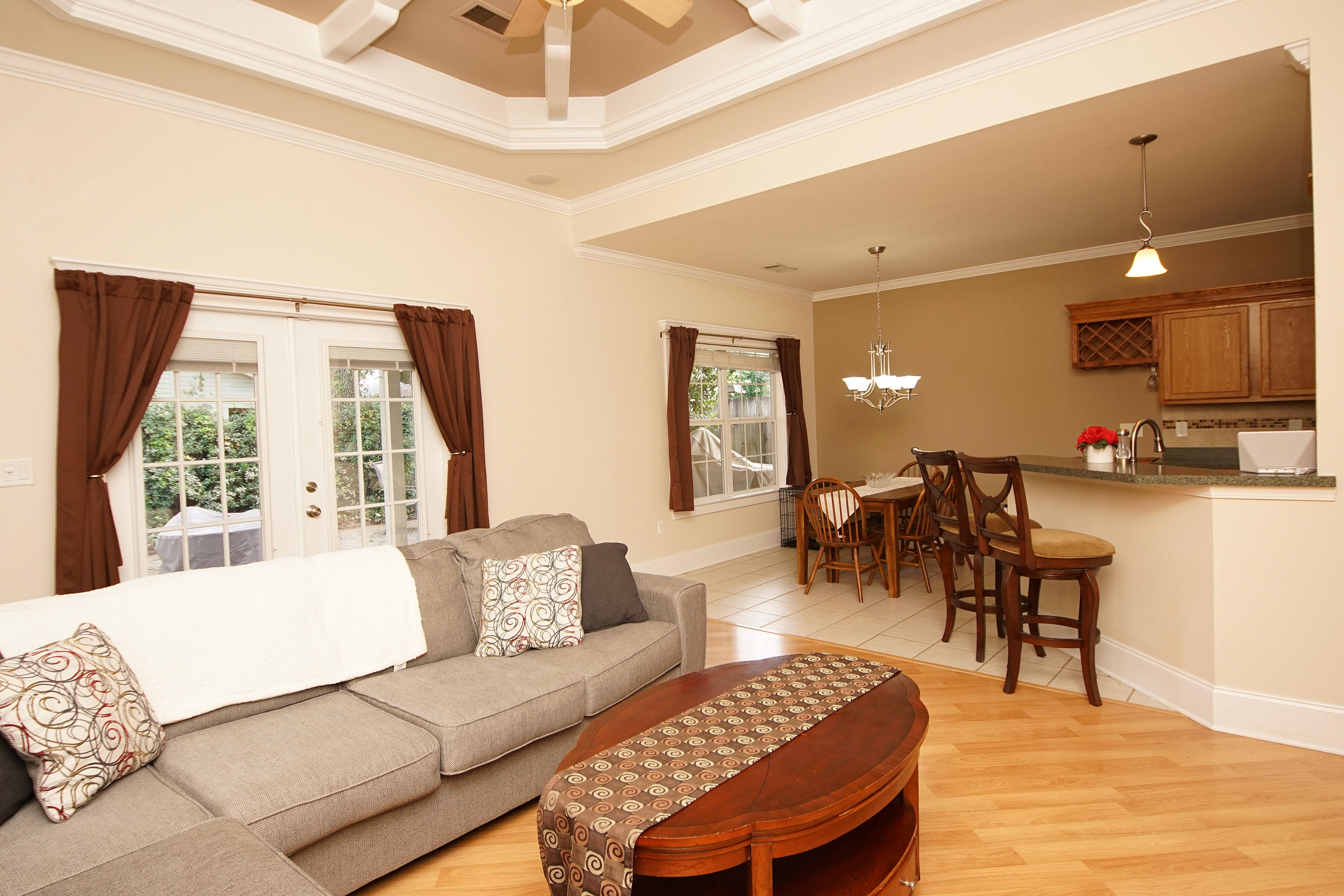 PINE KNOLL - Residential