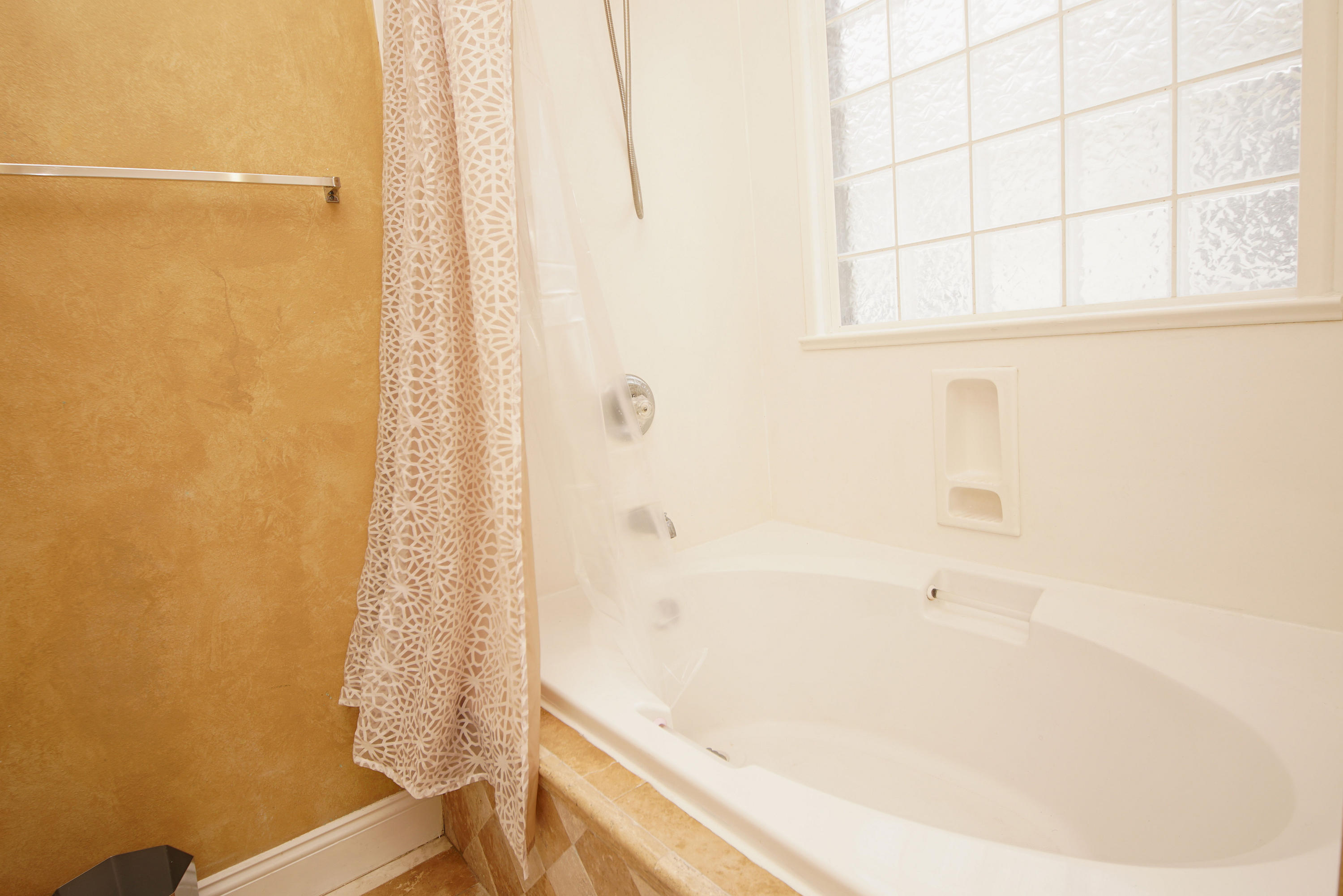 PINE KNOLL - Residential