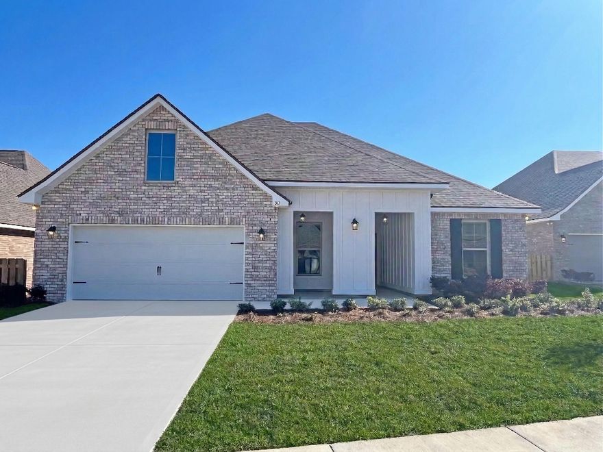 Awesome builder rate plus choose ONE free: window blinds, fridge, smart home package! Restrictions apply. The HICKORY III G in Bird Song at Hammock Bay community offers a 5BR, 3BA, open design with formal dining room and separate den. Upgrades added (list attached). Features: double vanity, garden tub, separate custom tiled shower, and walk-in closet in master bath, kitchen island, walk-in pantry, covered porches, boot bench, crown molding, recessed lighting, framed mirrors, smart connect WIFI thermostat, smoke/carbon monoxide detectors, landscaping package, architectural 30-year shingles, flood lights, and more!Energy Efficient Features: water heater, kitchen appliance package, vinyl low E windows, and more! Energy Star Partner.