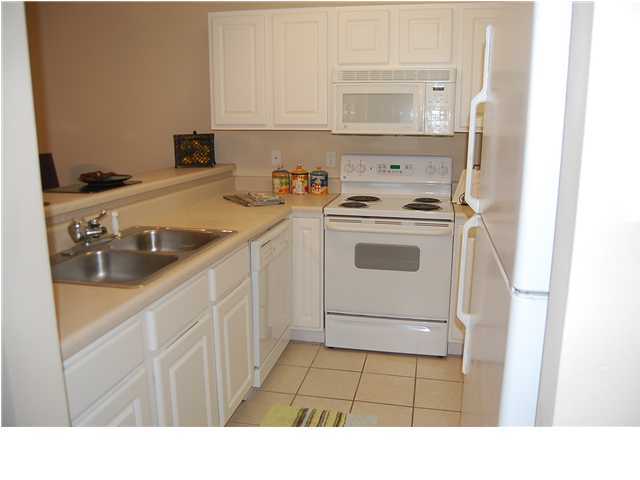 OAK PARK TOWNHOMES - Residential Lease