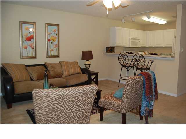 OAK PARK TOWNHOMES - Residential Lease