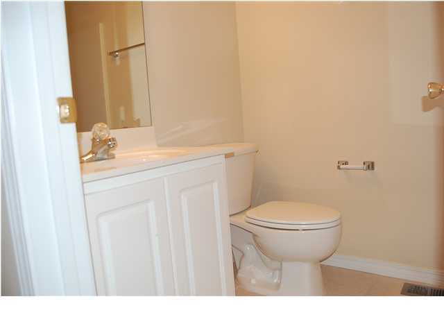 OAK PARK TOWNHOMES - Residential Lease