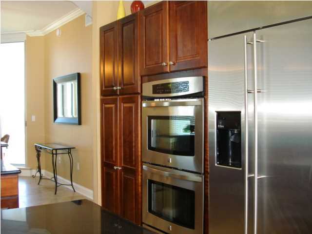 SILVER BEACH TOWERS - Residential