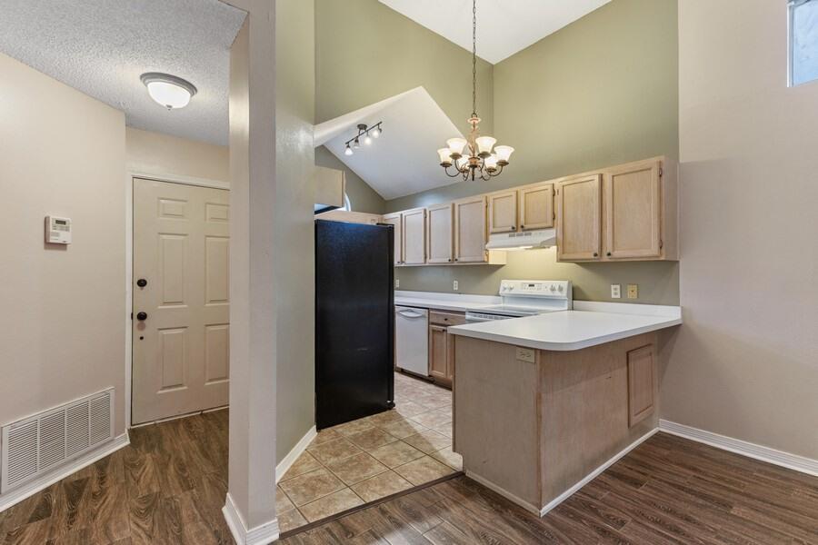 LAKE CHARLESTON - Residential