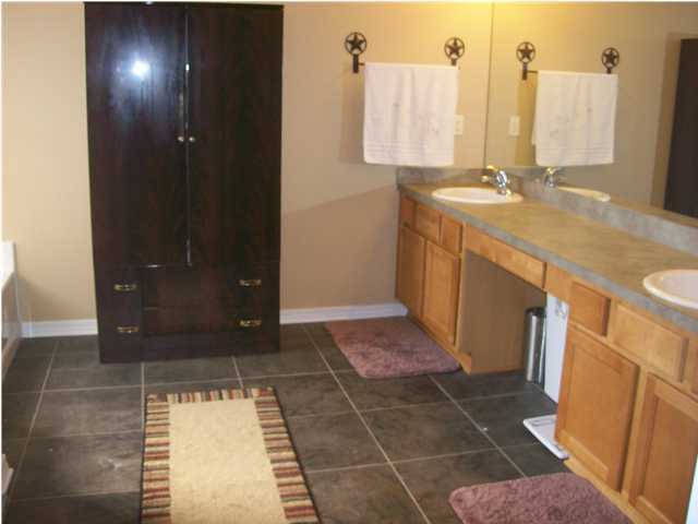 SKY RIDGE ESTATES 1ST ADD - Residential Lease