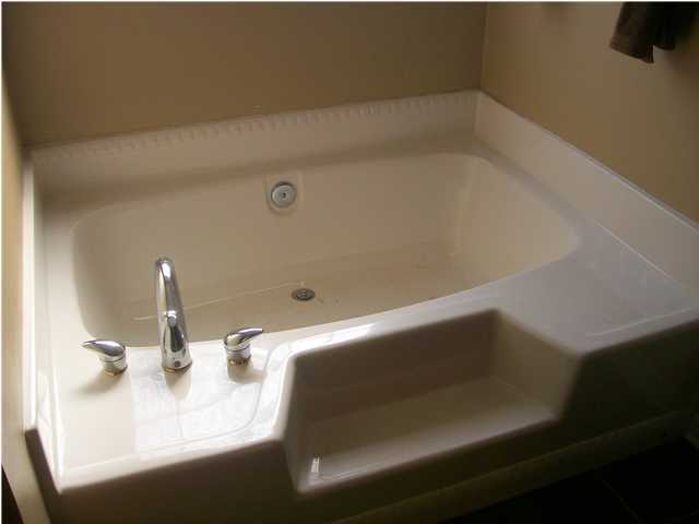 SKY RIDGE ESTATES 1ST ADD - Residential Lease