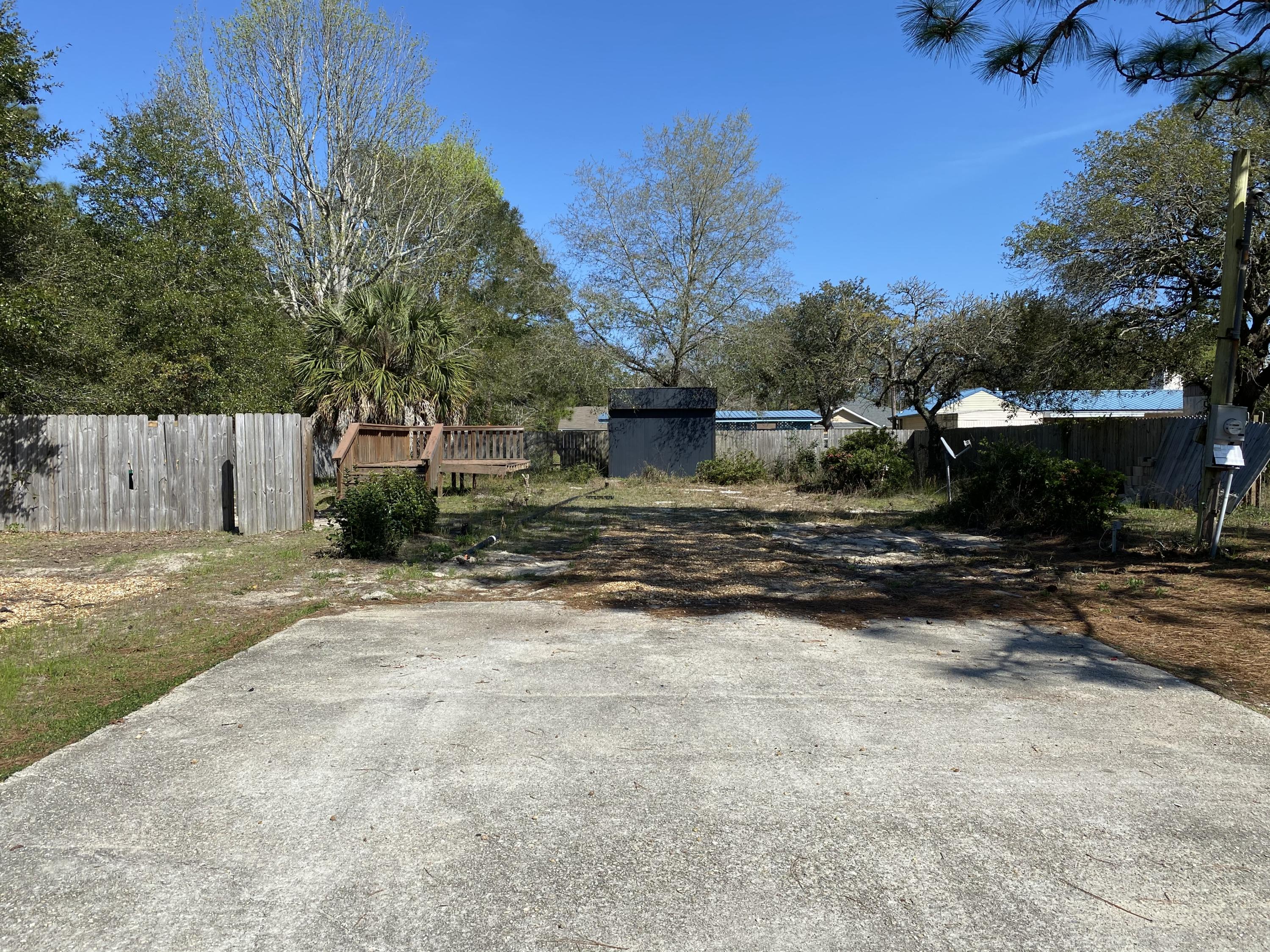 Build your next home here!Great cul-de-sac property to build a lovely home. Shed and extra stairs can convey.Very close to the base so this will be an easy commute!Gorgeous oak and palm tree on the property also.(The mobile home has been removed already)