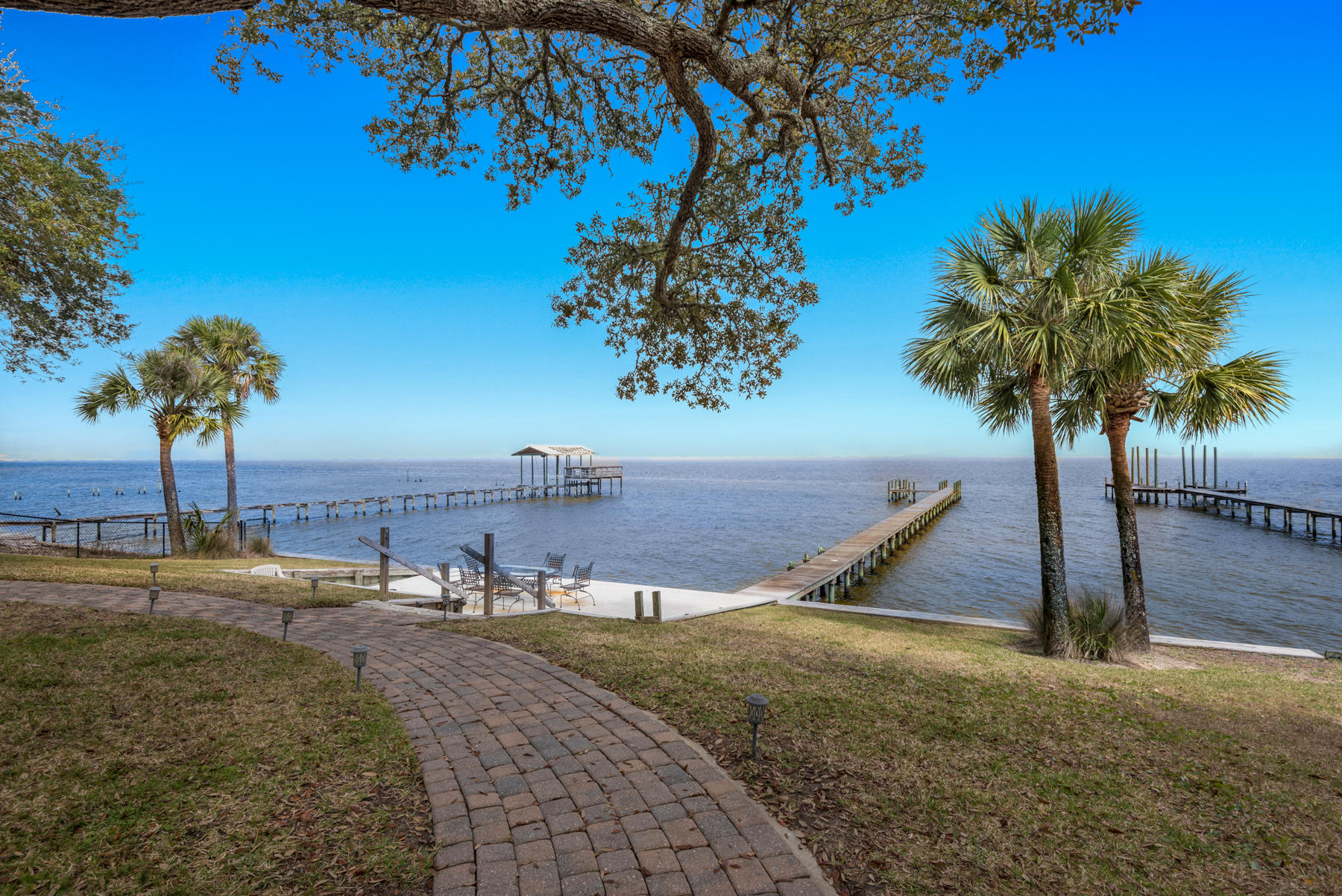 Elliot Point - Residential