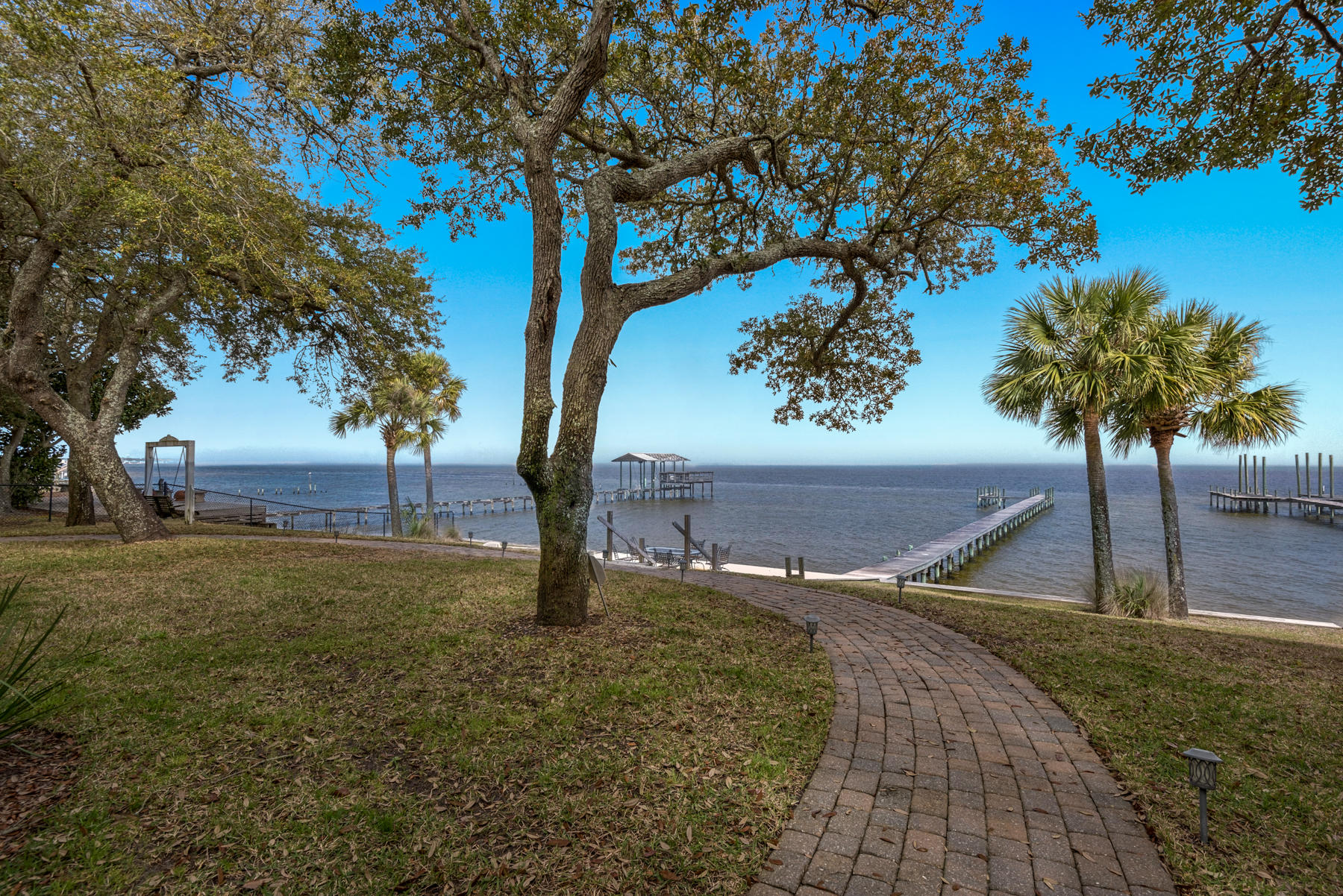 Elliot Point - Residential