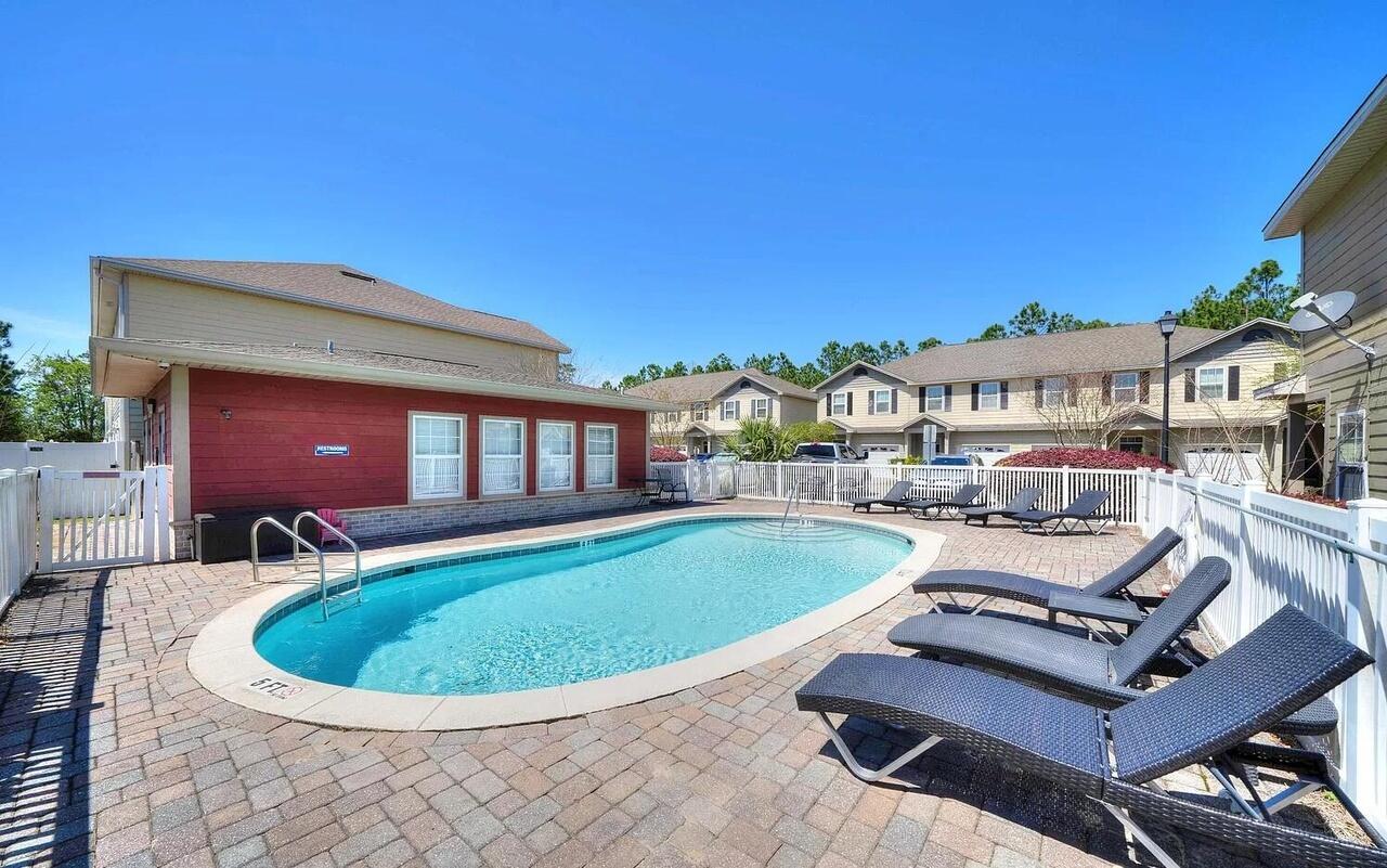 QUAIL HOLLOW - Residential