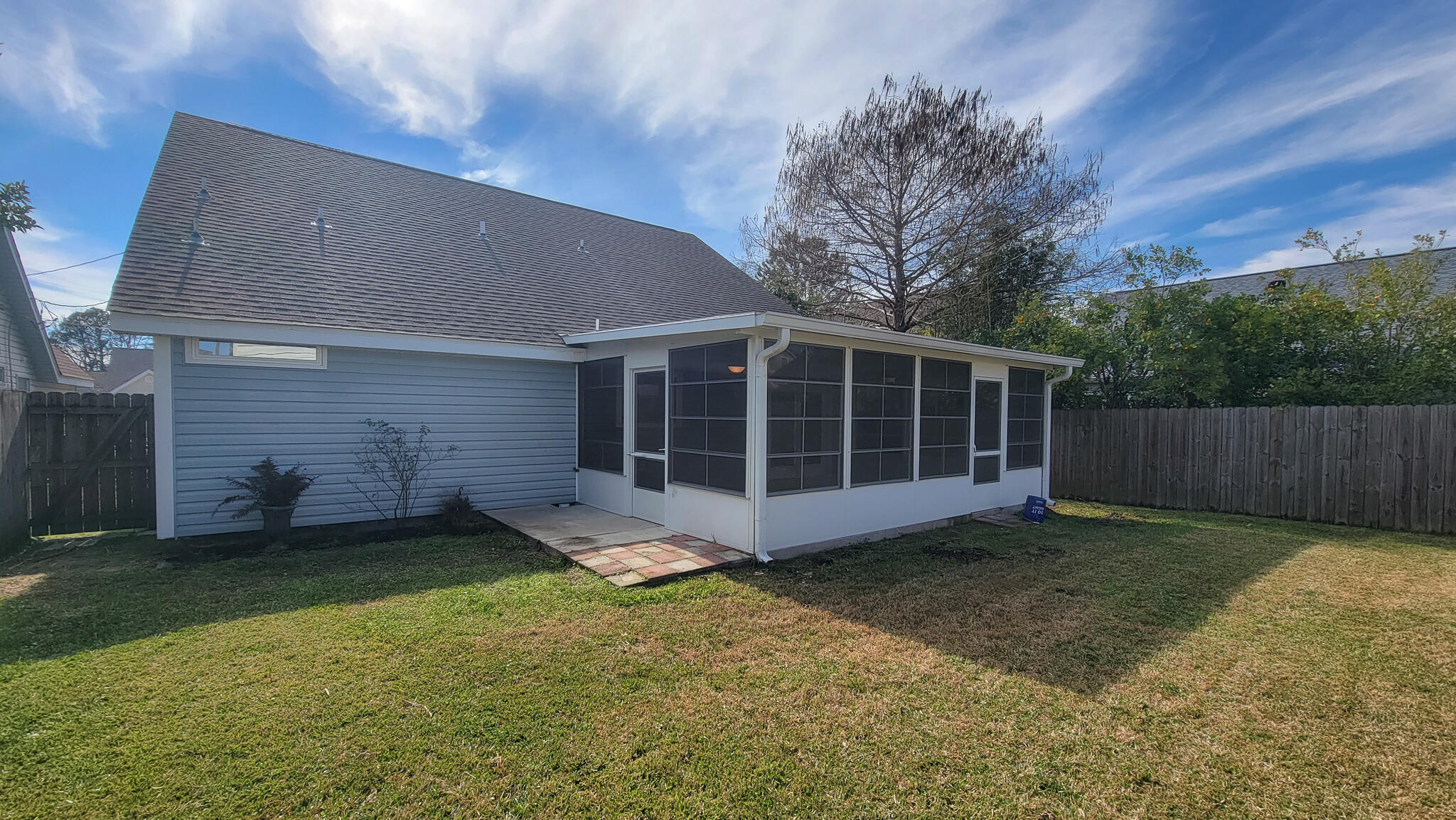 VILLAGE WEST - Residential