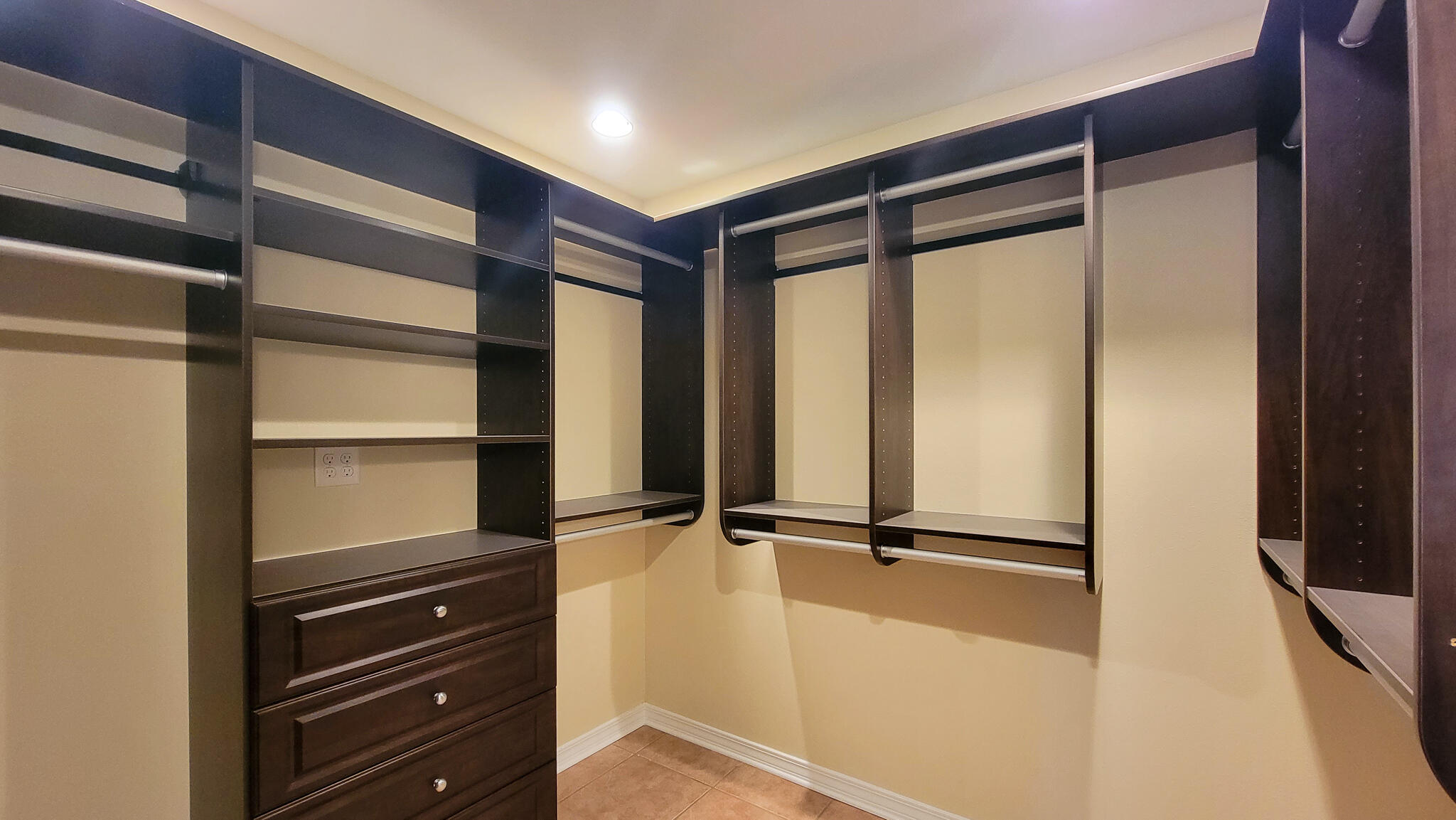 VILLAGE WEST - Residential