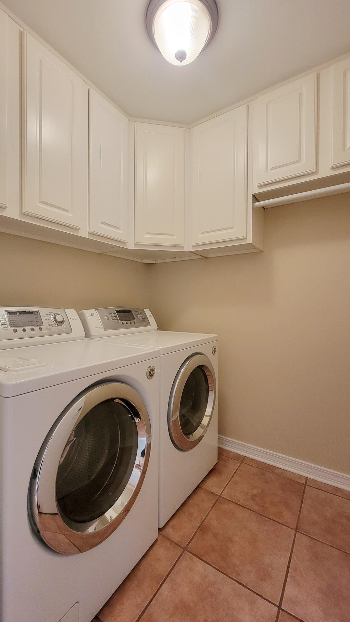 VILLAGE WEST - Residential