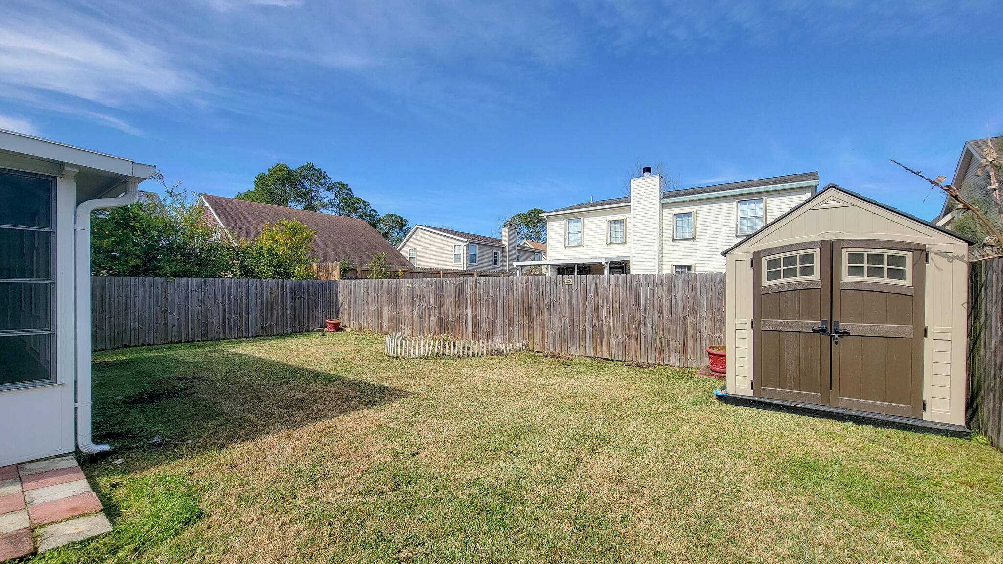 VILLAGE WEST - Residential