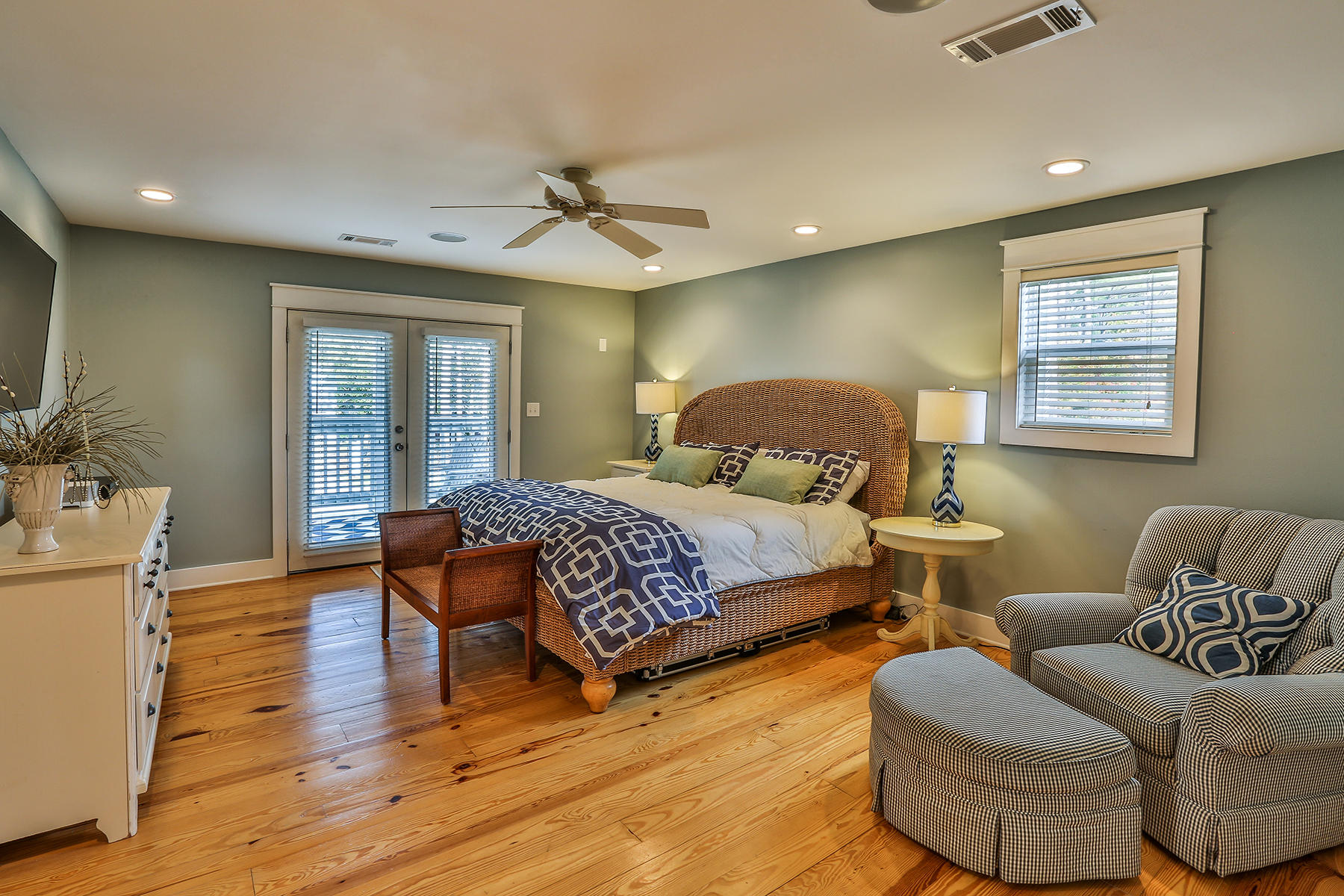 HOLIDAY SHORES ESTATES - Residential