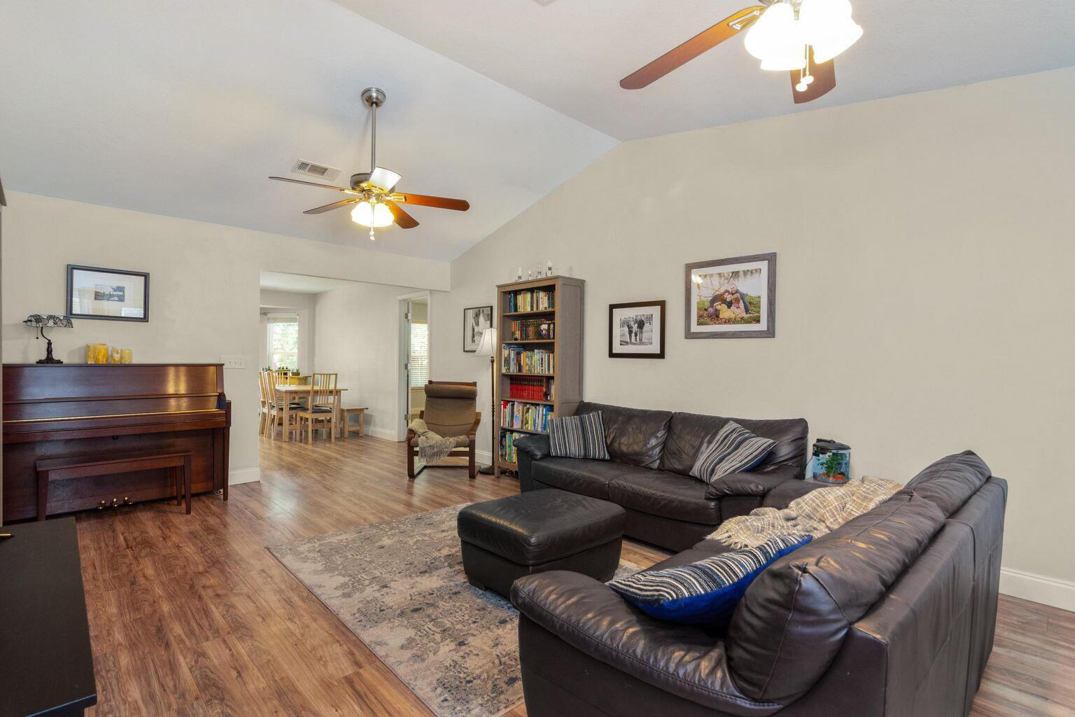 VALPARAISO PINECREST 5 - Residential Lease