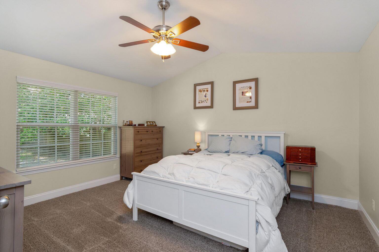 VALPARAISO PINECREST 5 - Residential Lease