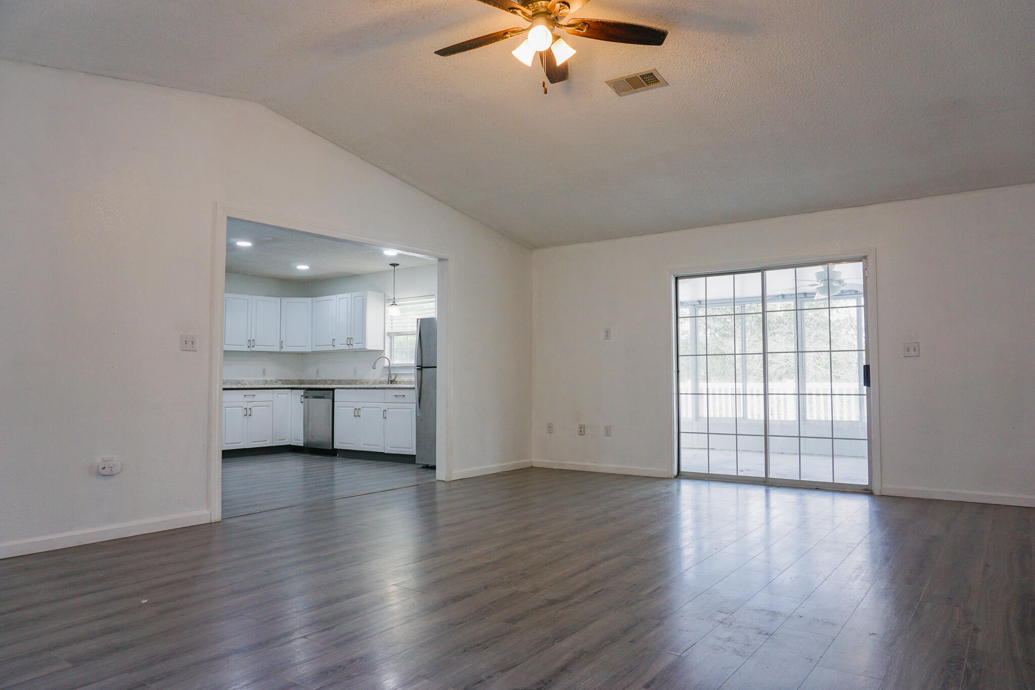 COUNTRYVIEW ESTATES 1ST ADDN - Residential Lease