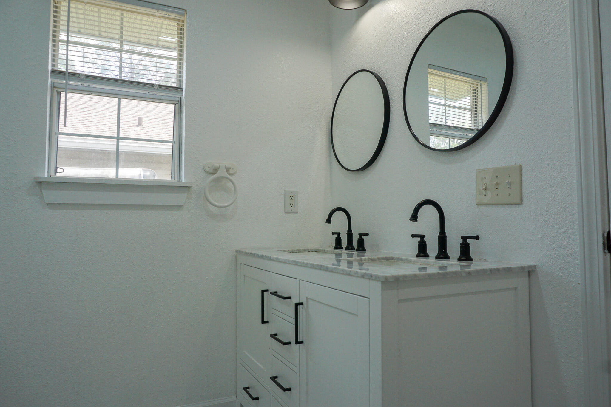 COUNTRYVIEW ESTATES 1ST ADDN - Residential Lease