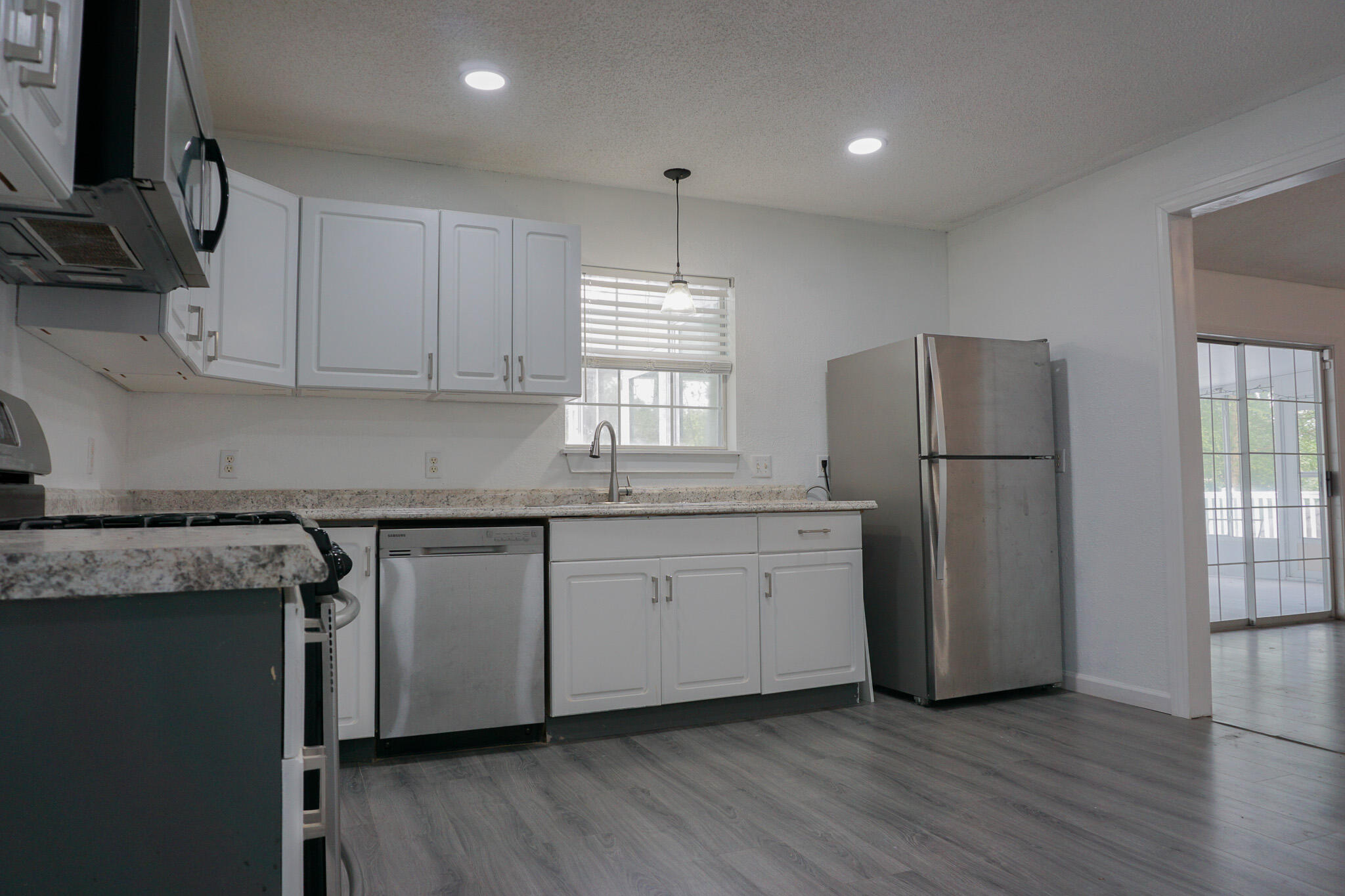 COUNTRYVIEW ESTATES 1ST ADDN - Residential Lease