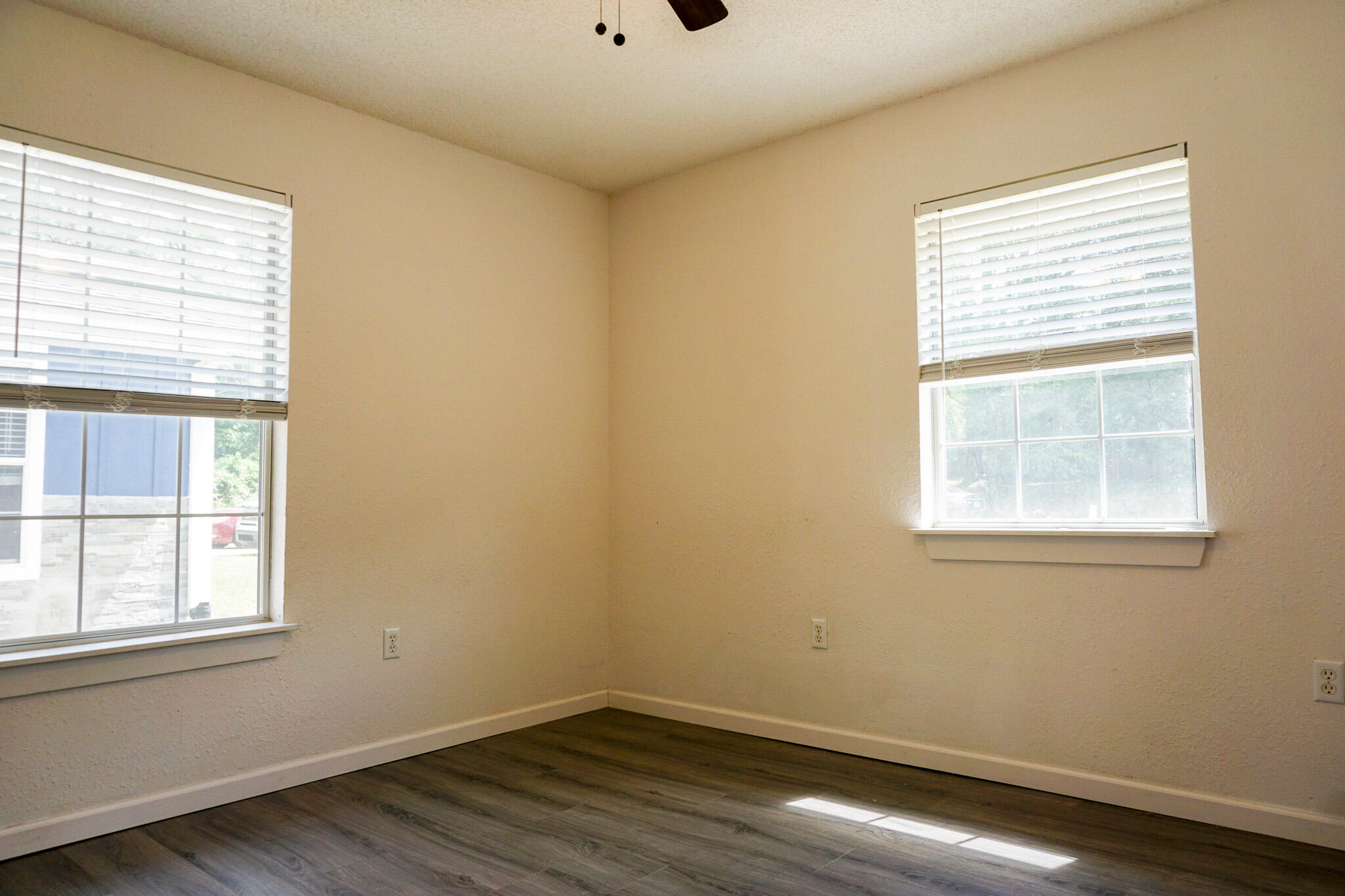 COUNTRYVIEW ESTATES 1ST ADDN - Residential Lease