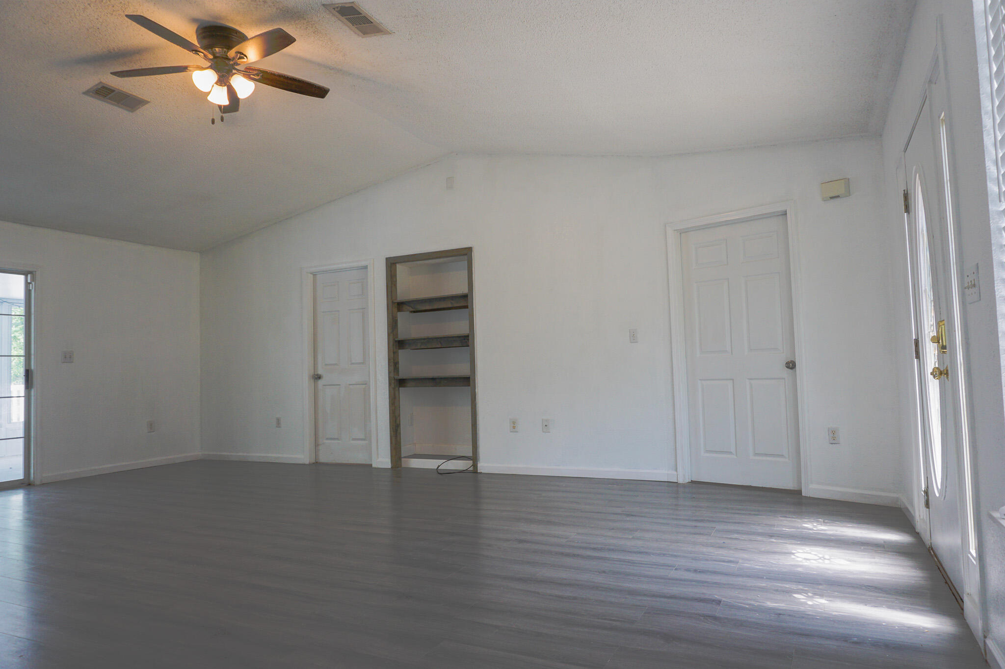 COUNTRYVIEW ESTATES 1ST ADDN - Residential Lease
