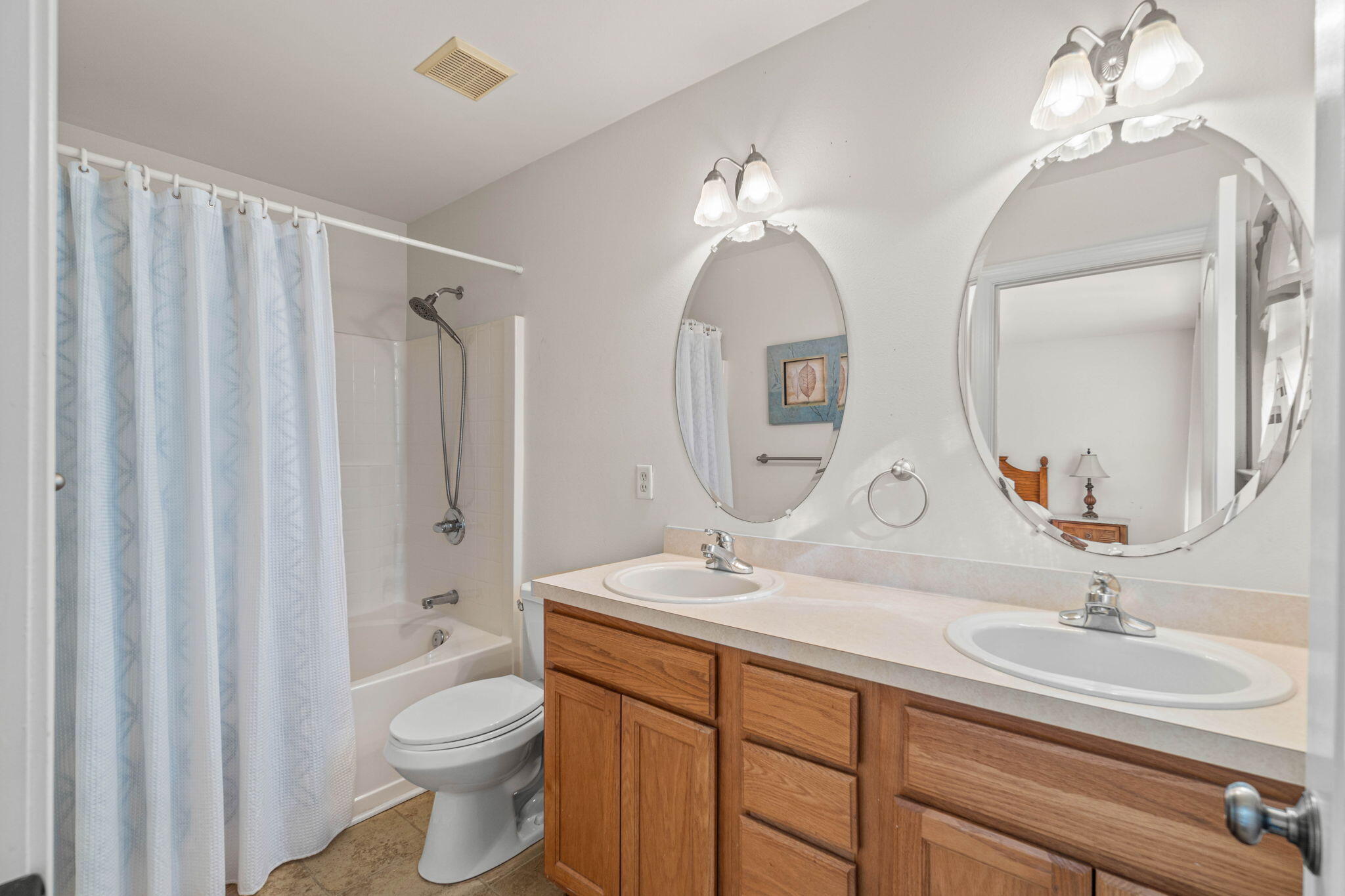 TWIN LAKES TOWNHOMES PH 2 - Residential