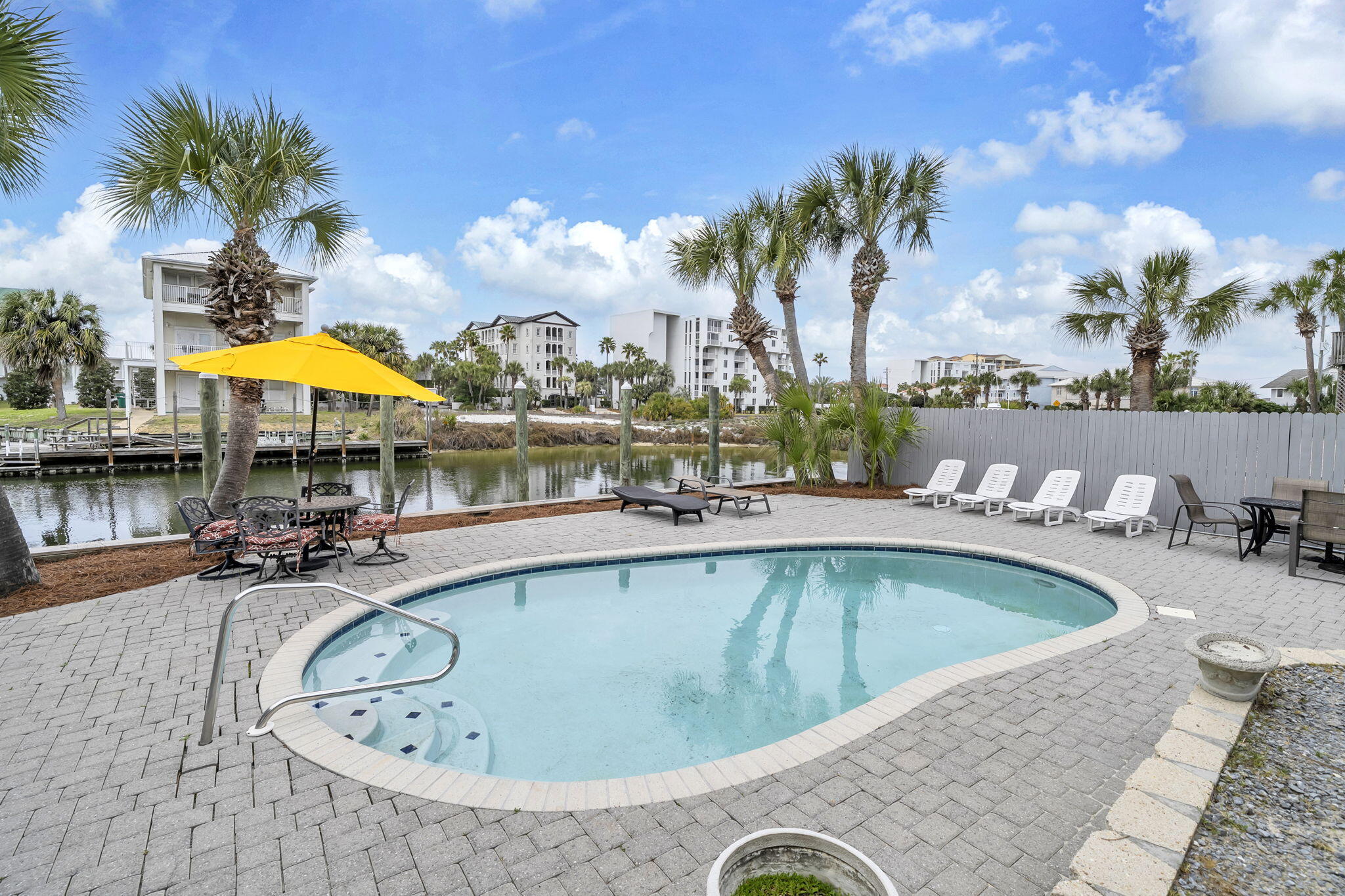 HOLIDAY ISLE - Residential