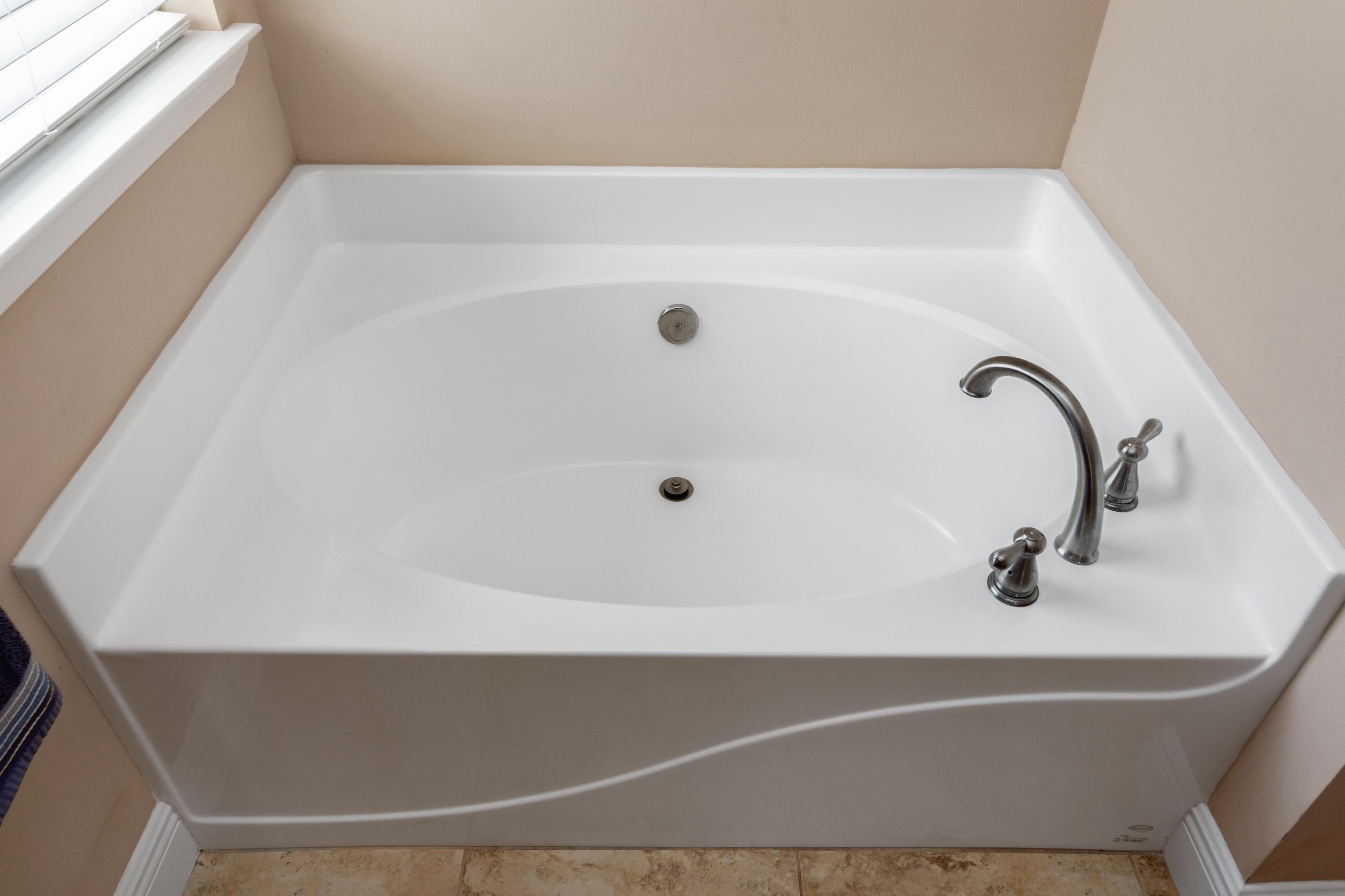 FOUR WINDS S/D - Residential